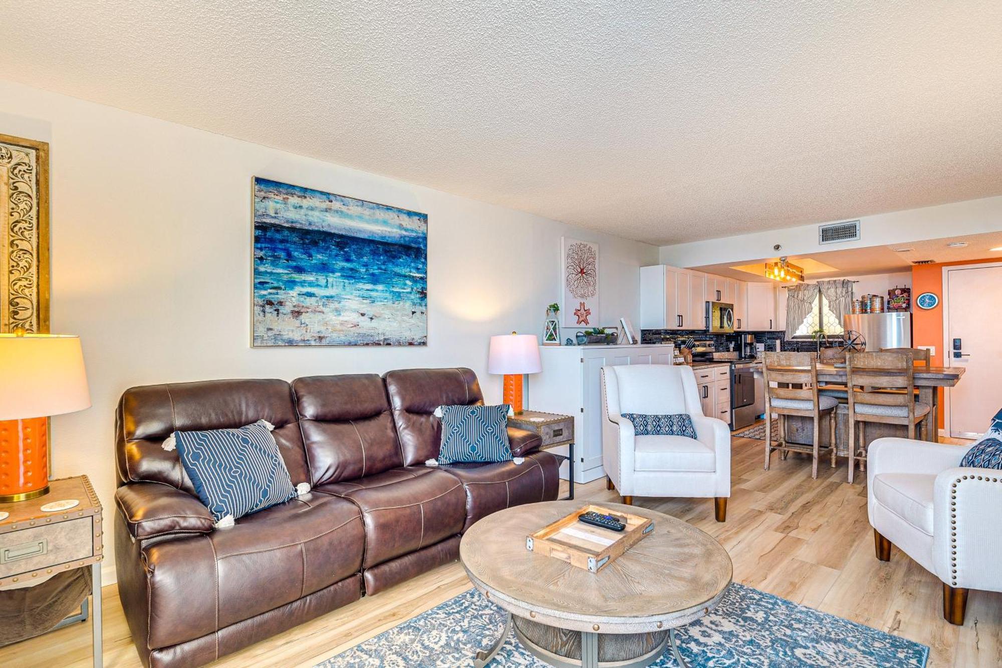 Upscale Gulf Front With Pool Apartment Hudson