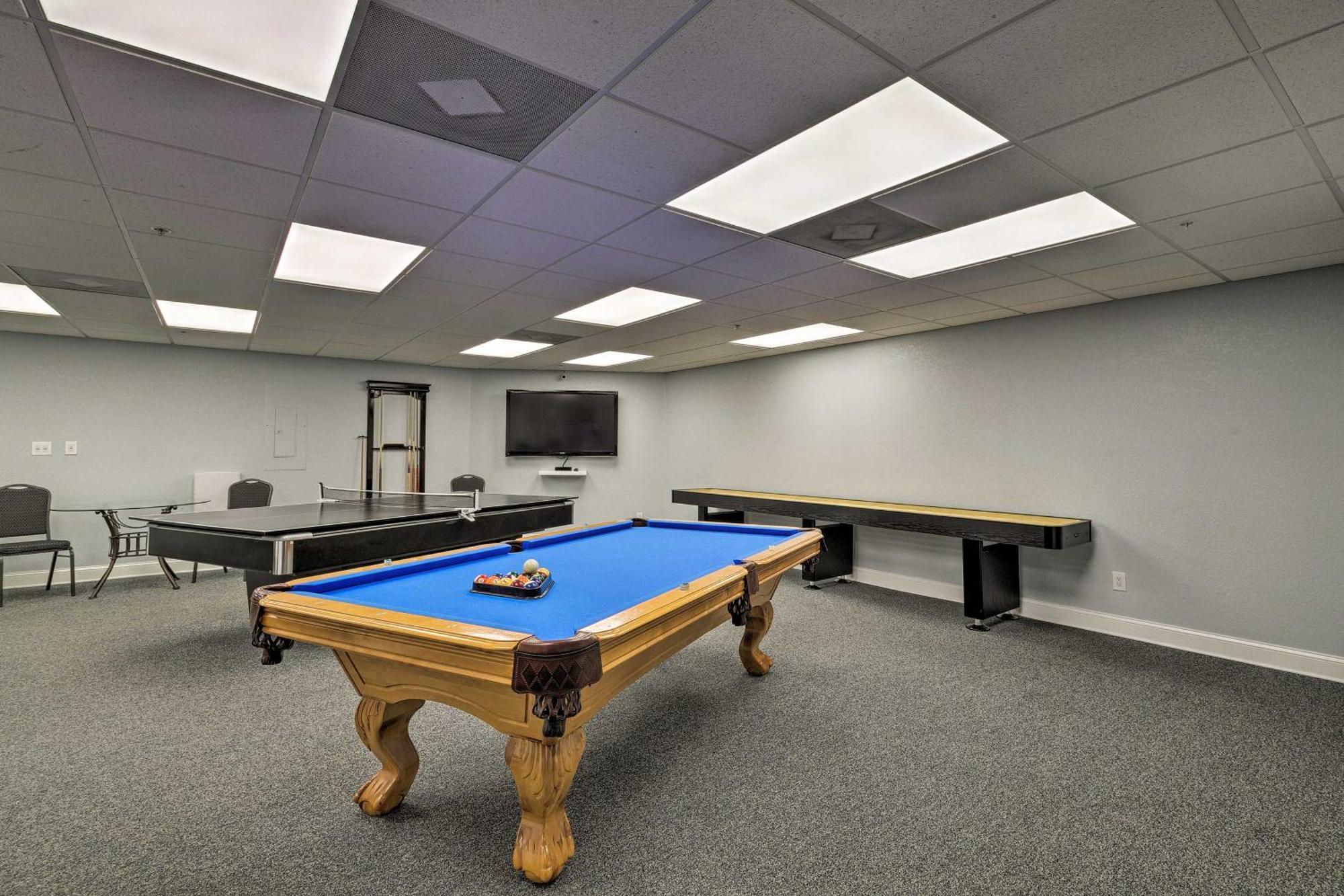 Upscale Gulf Front With Pool Apartment *