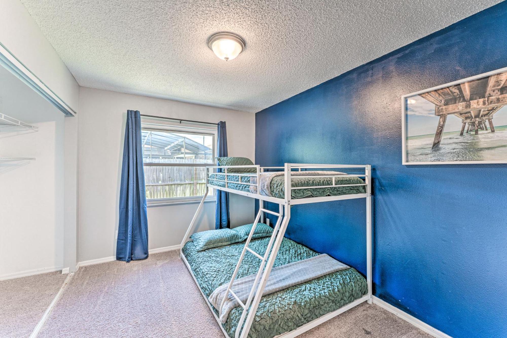 With Saltwater Pool And Sunroom! * Deltona