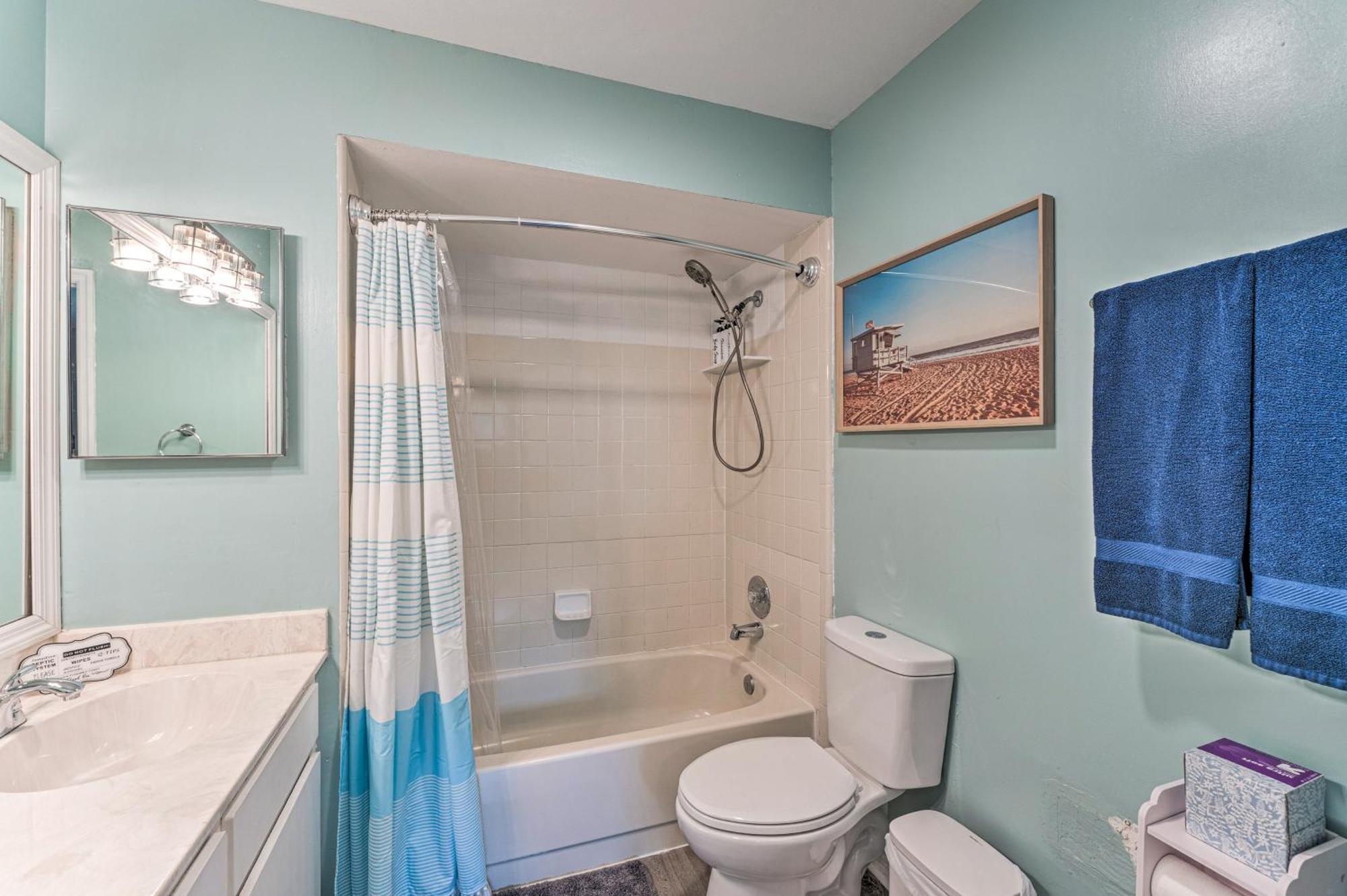 With Saltwater Pool And Sunroom! *