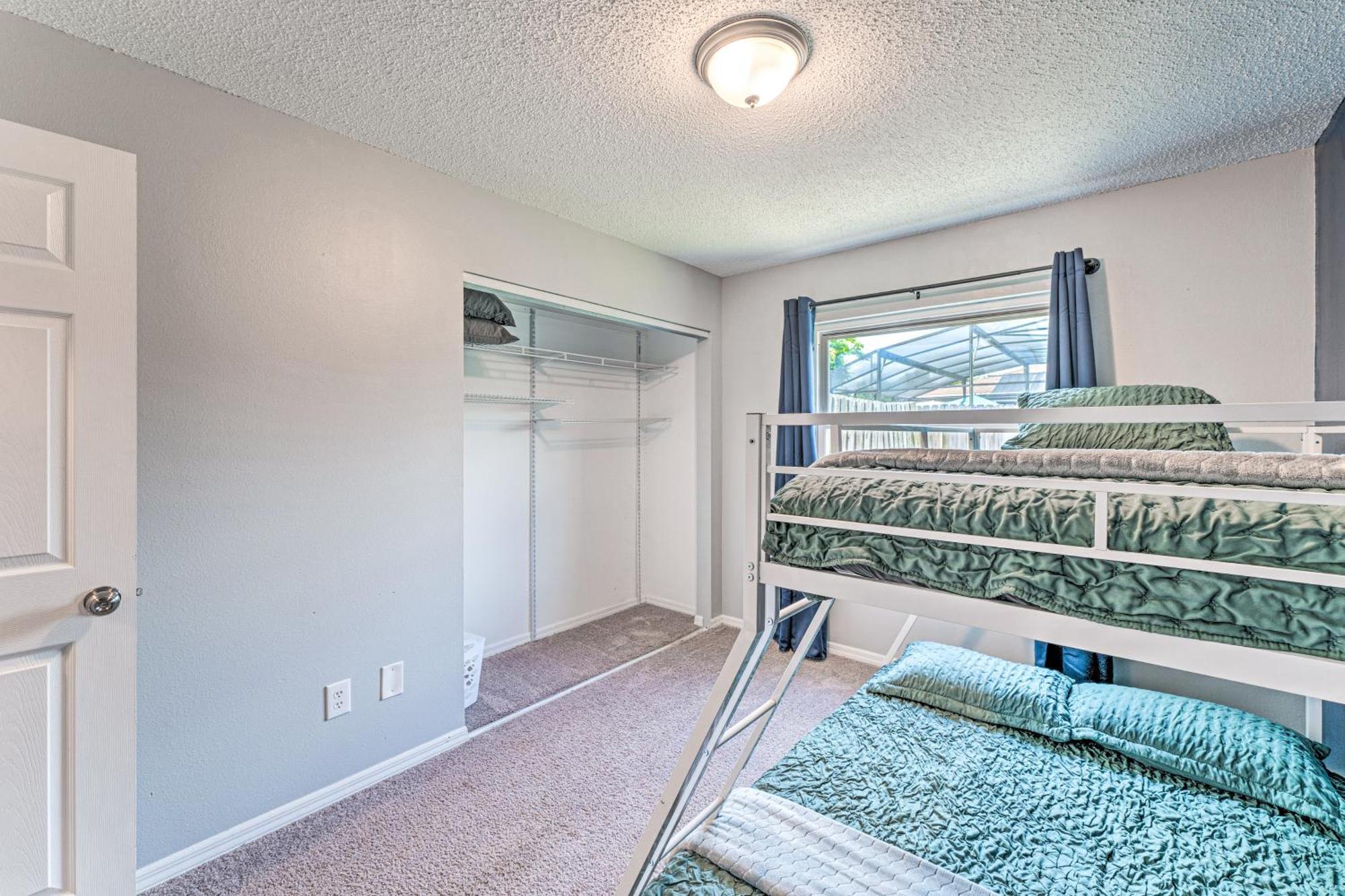 With Saltwater Pool And Sunroom! *