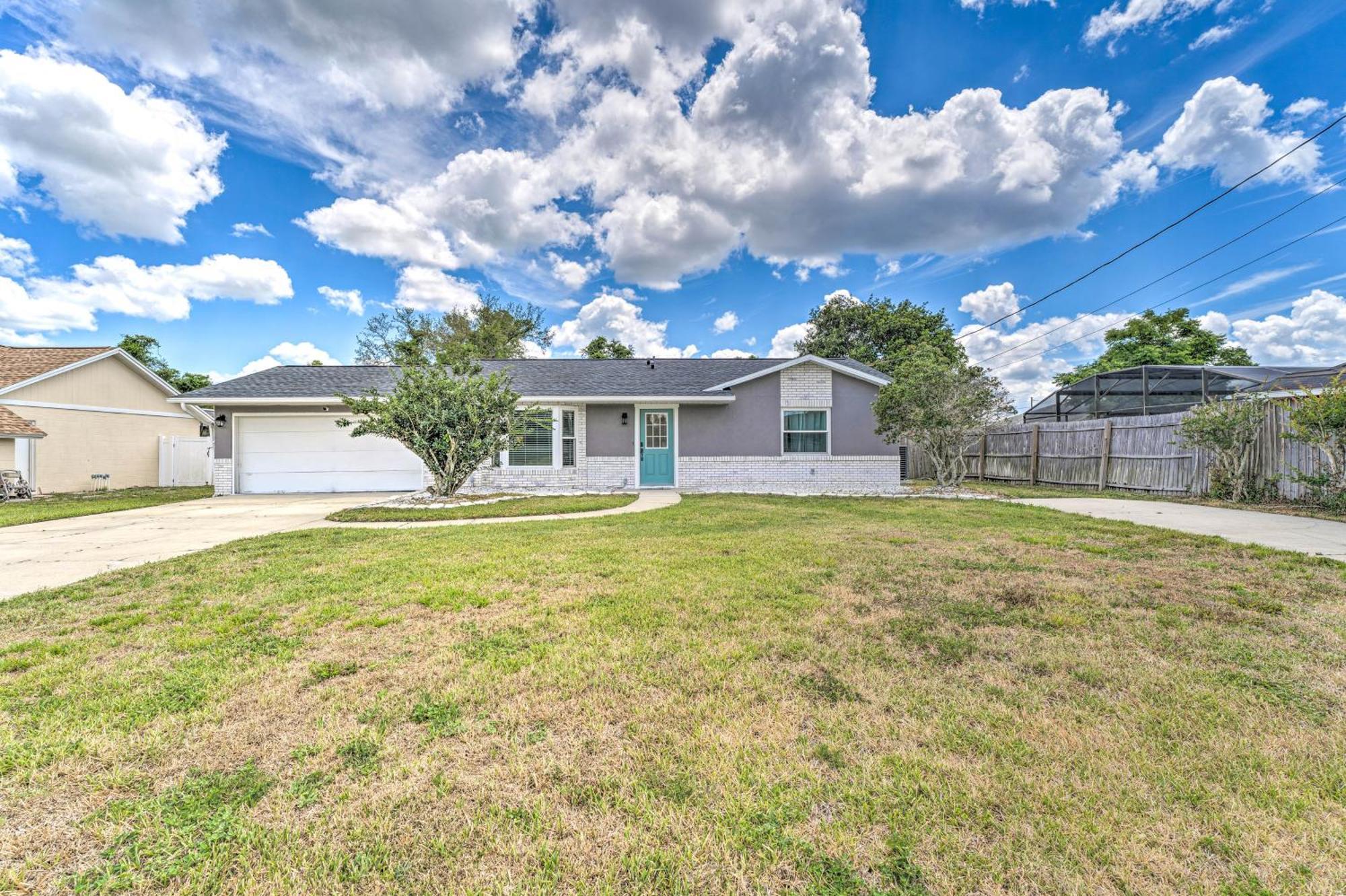 With Saltwater Pool And Sunroom! * Deltona