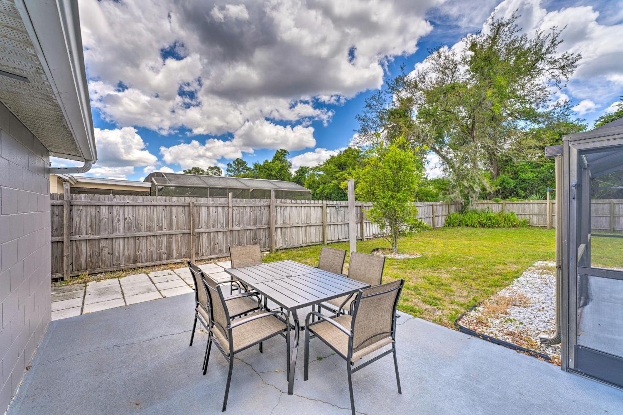 With Saltwater Pool And Sunroom! * Deltona
