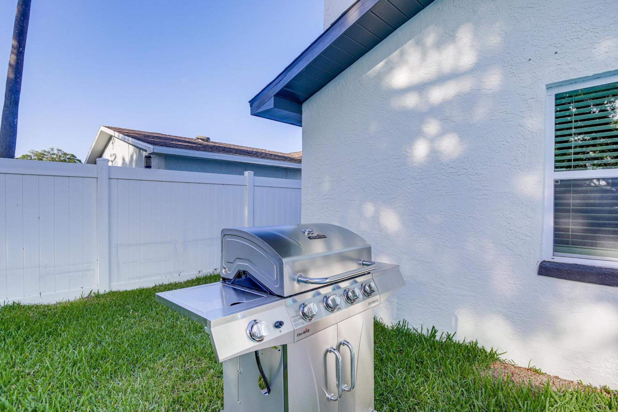 Holiday home Roomy With Screened Patio And Private Pool!