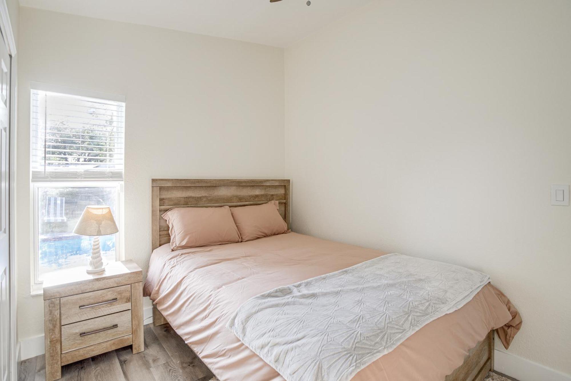 Roomy With Screened Patio And Private Pool! Holiday home Largo