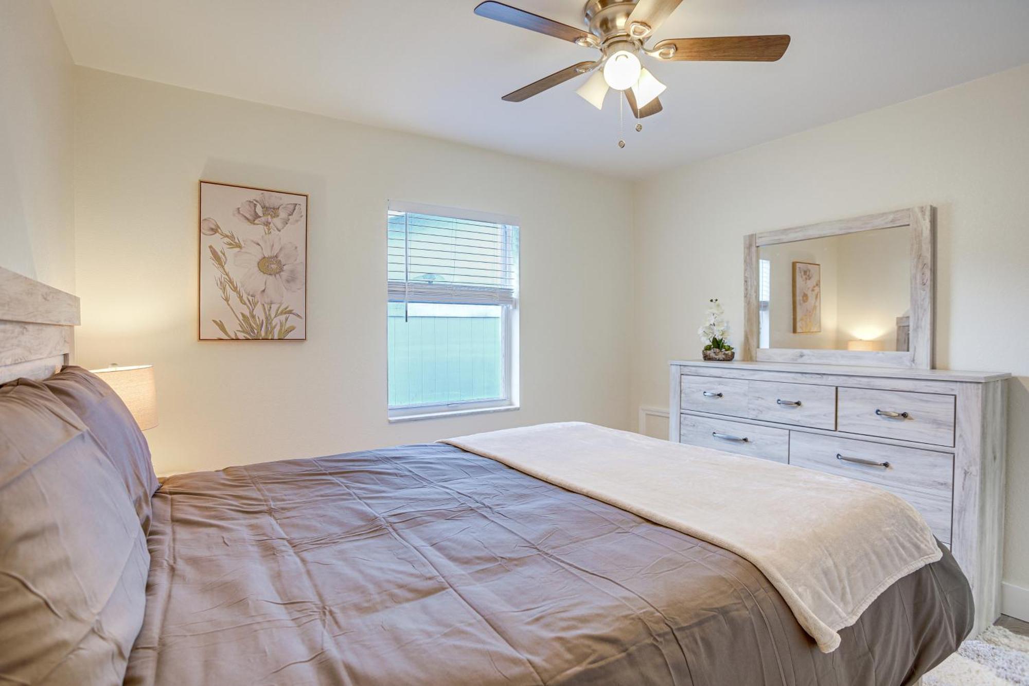 Holiday home Roomy With Screened Patio And Private Pool!