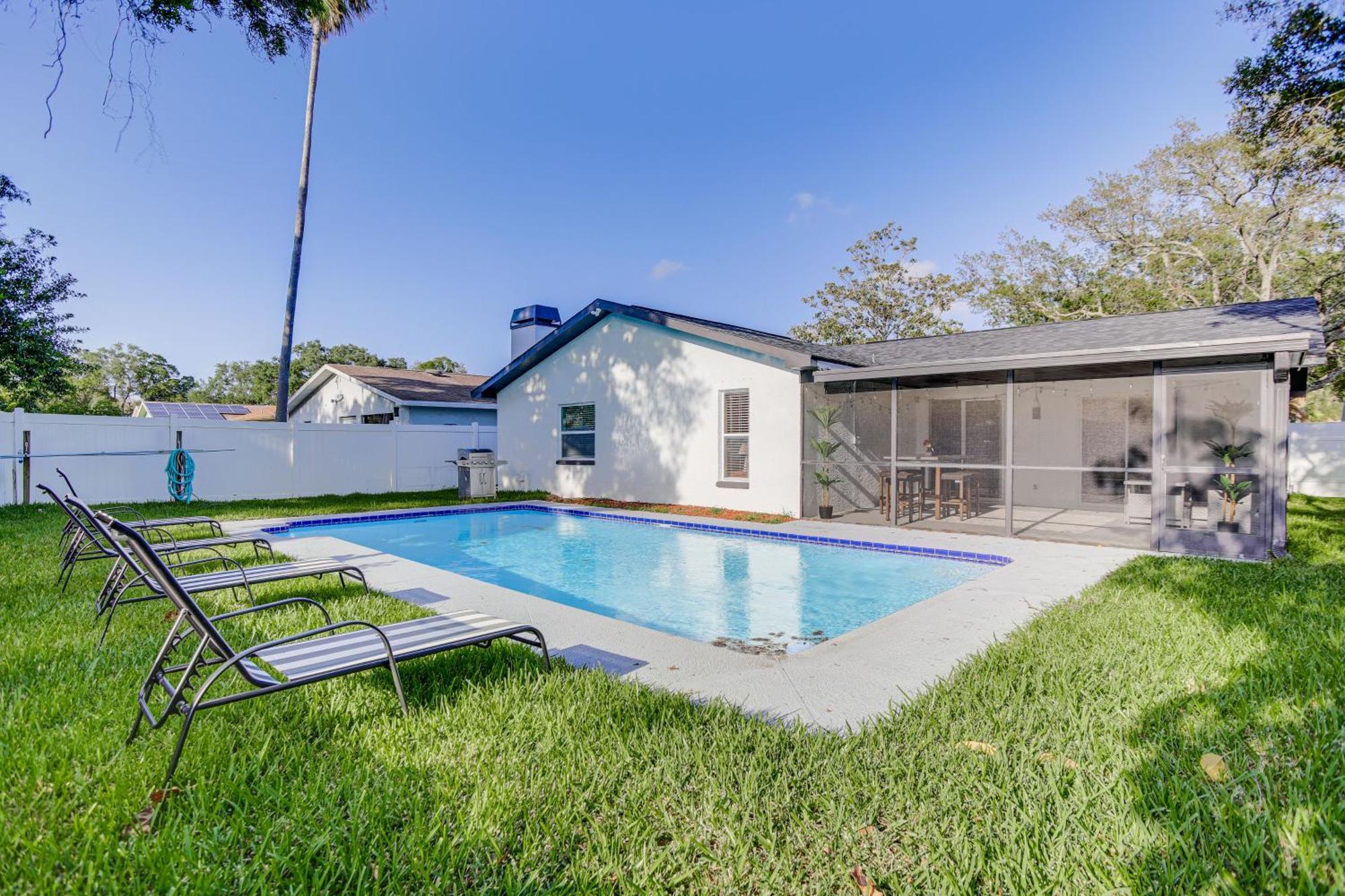Roomy With Screened Patio And Private Pool! Holiday home *