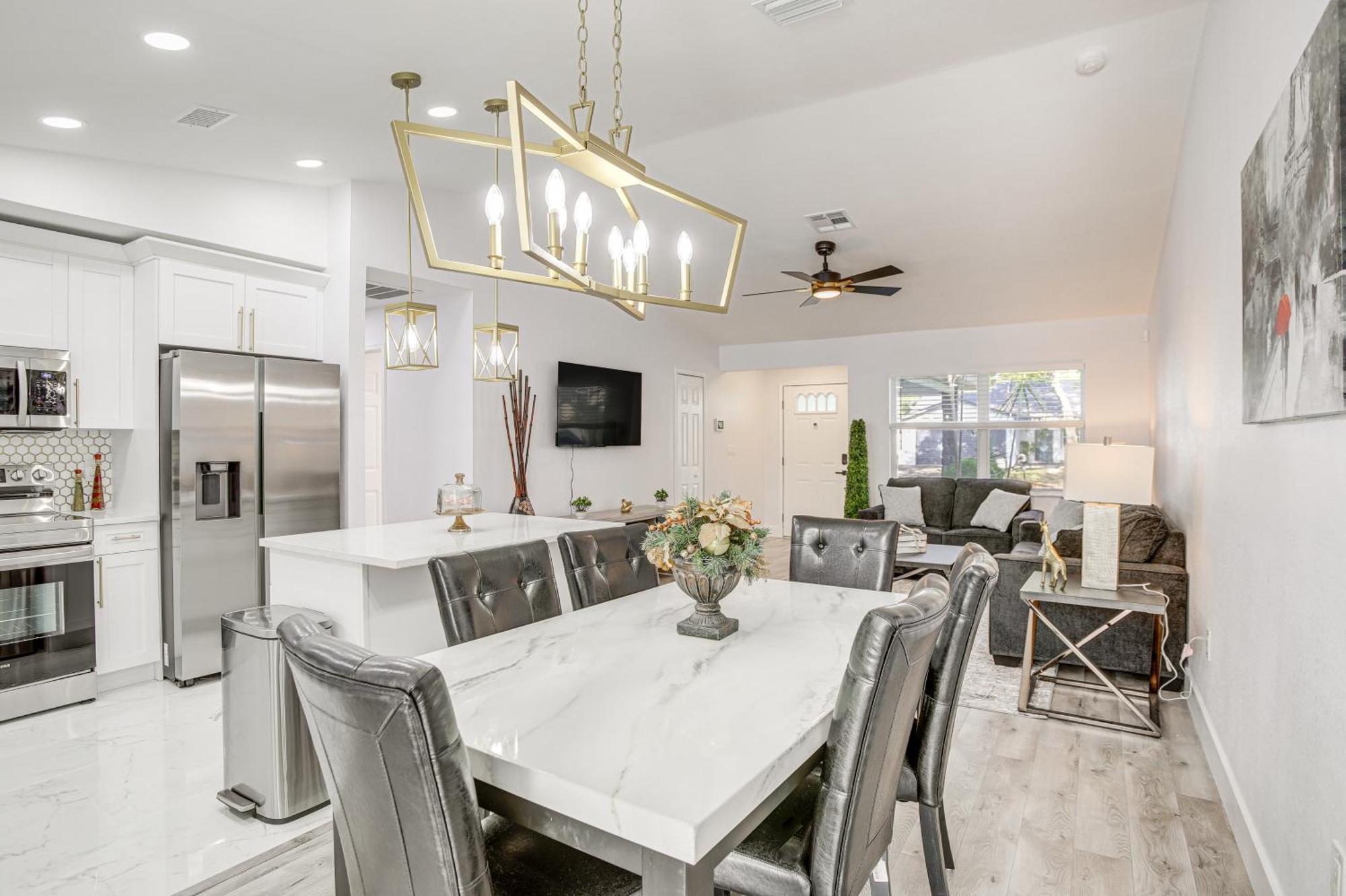 Roomy With Screened Patio And Private Pool! Holiday home Largo