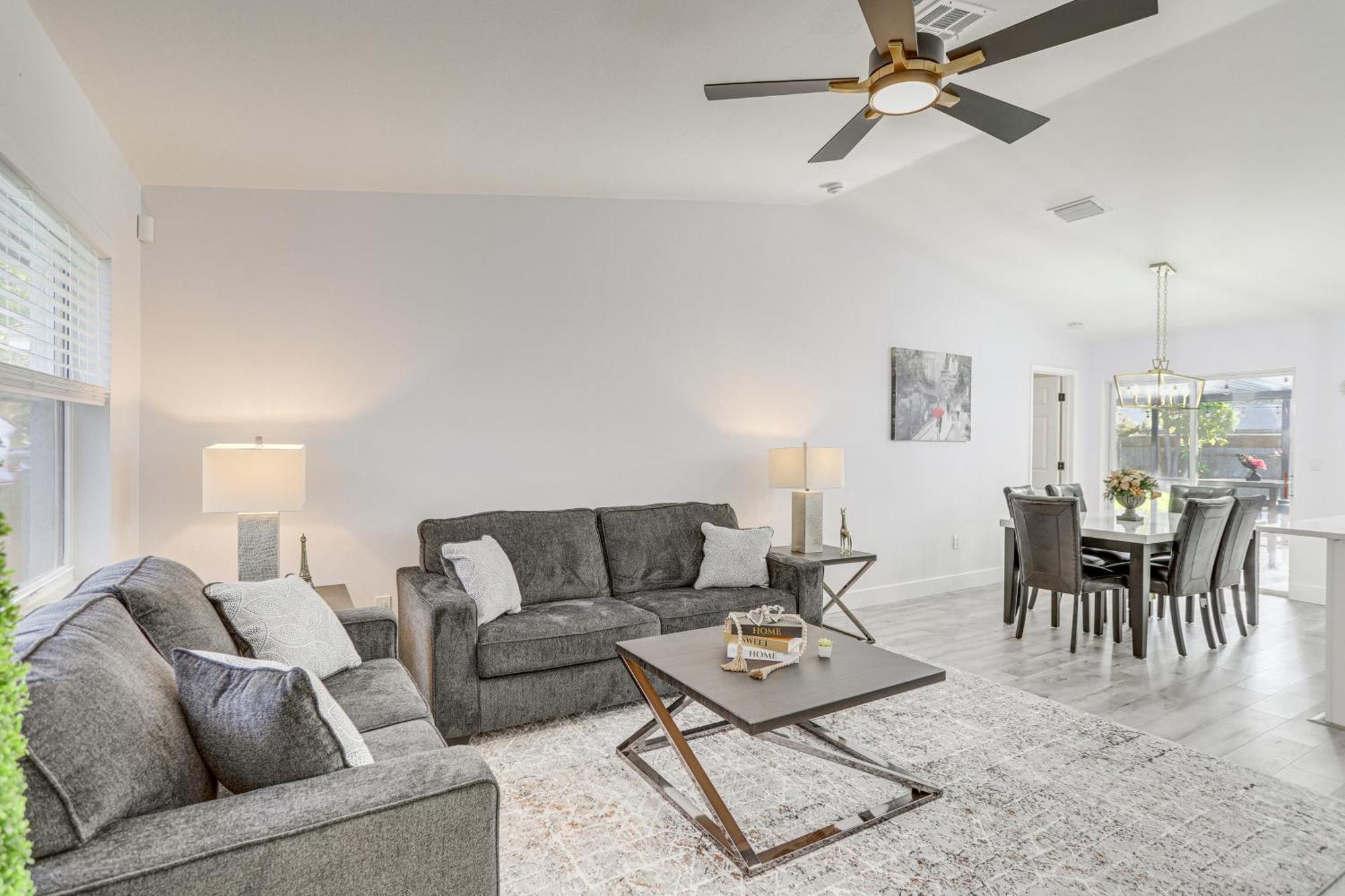 Holiday home Roomy With Screened Patio And Private Pool! *