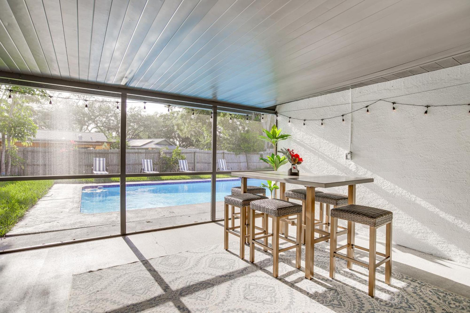 Roomy With Screened Patio And Private Pool! * Largo