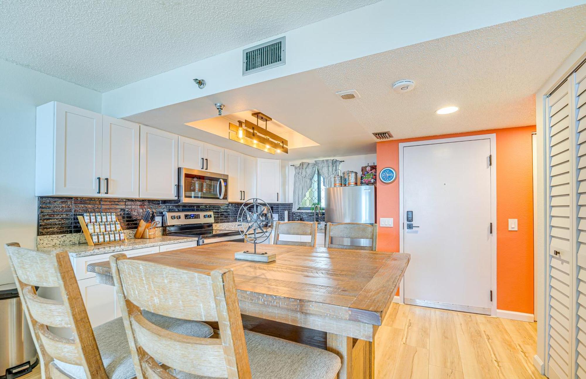 Upscale Gulf Front With Pool Apartment