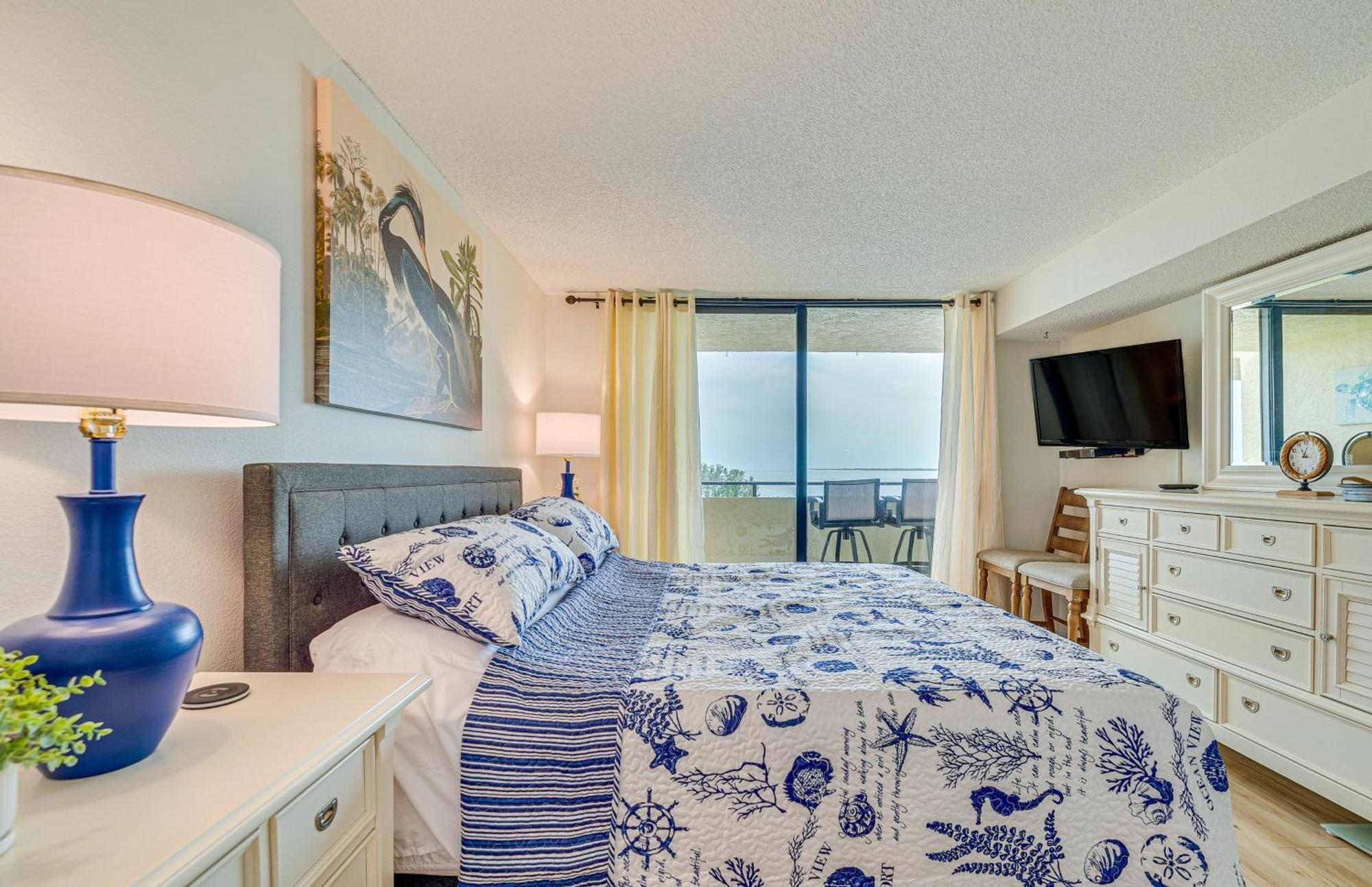 Upscale Gulf Front With Pool *