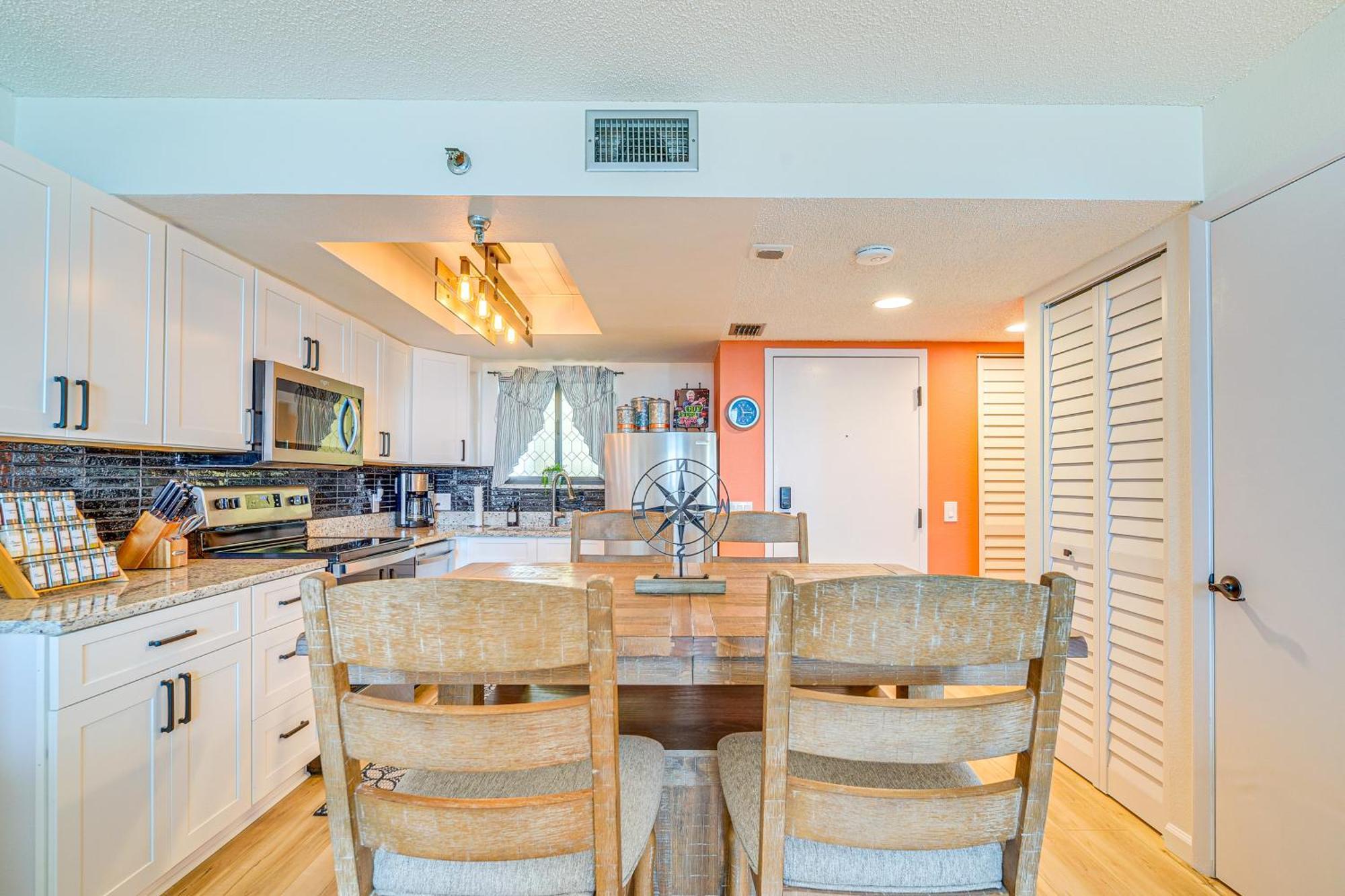 Upscale Gulf Front With Pool * Hudson