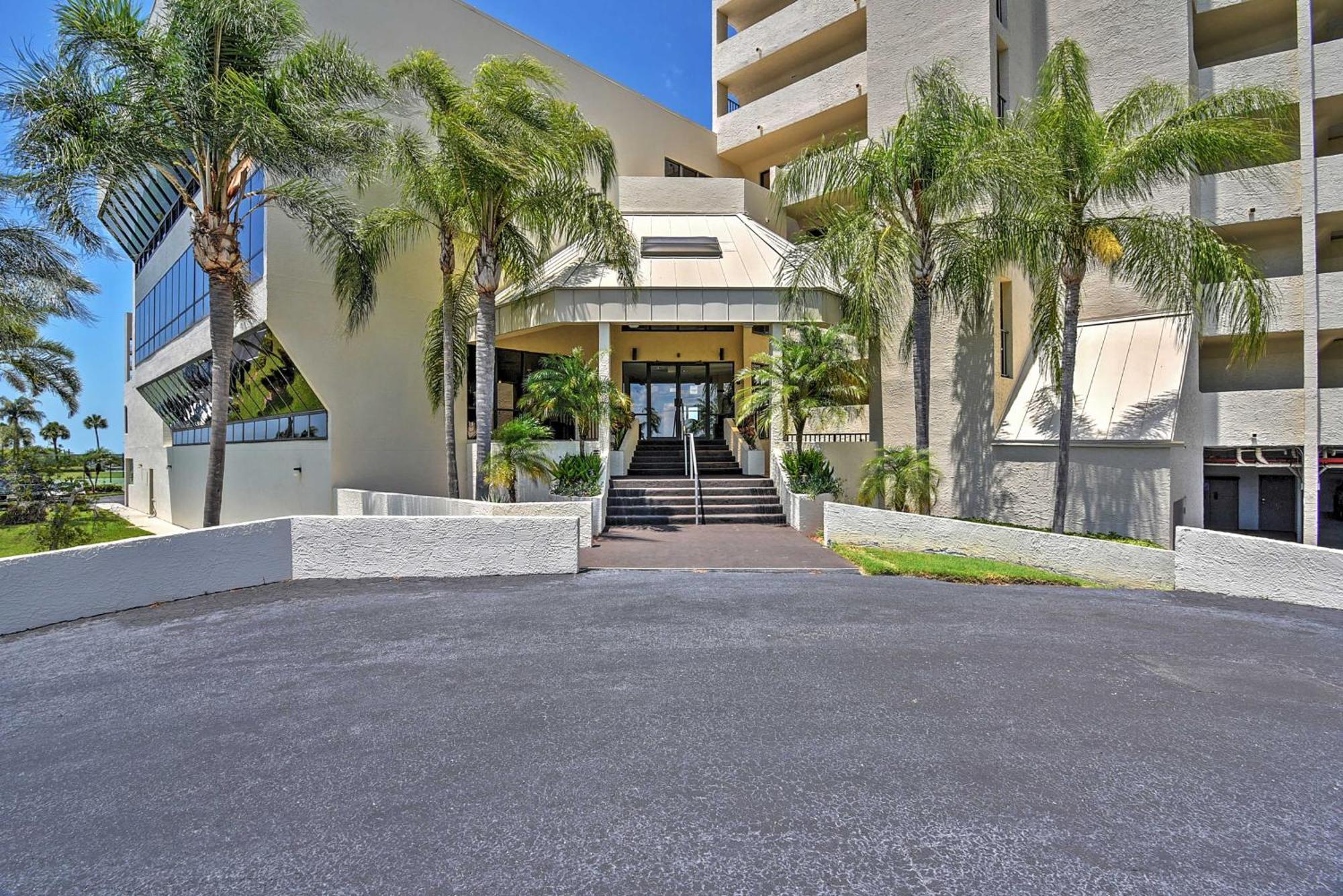 Upscale Gulf Front With Pool