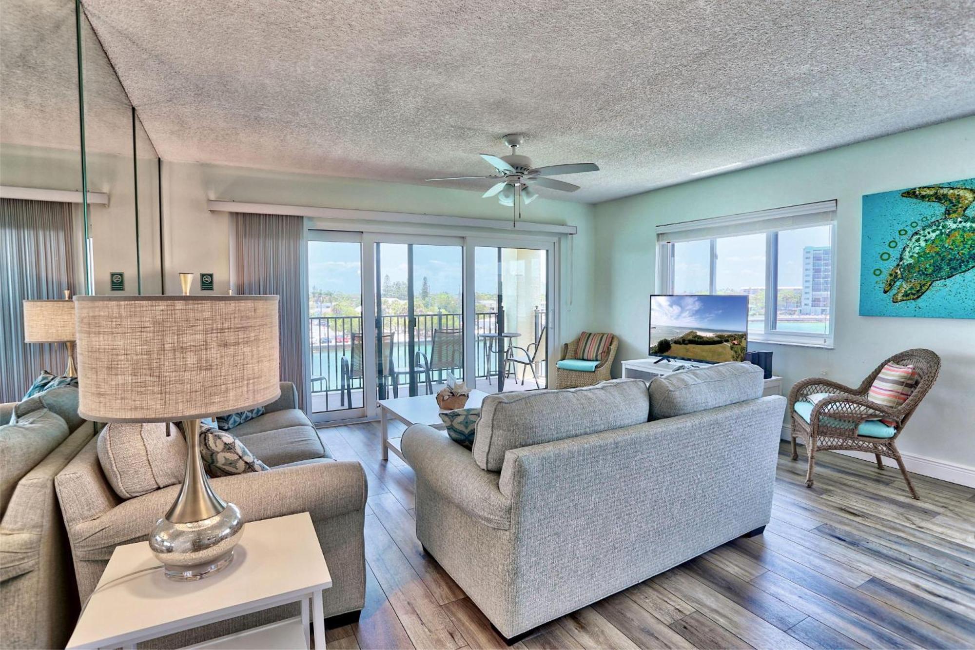 Land's End 4-406 Bay Front *