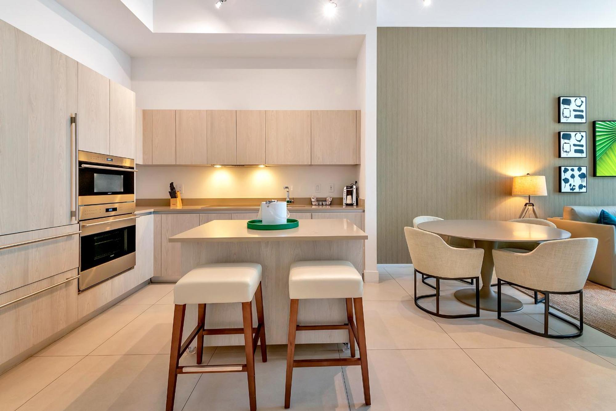 203-1br/1ba At The Gem! Lux Amenities! Hollywood