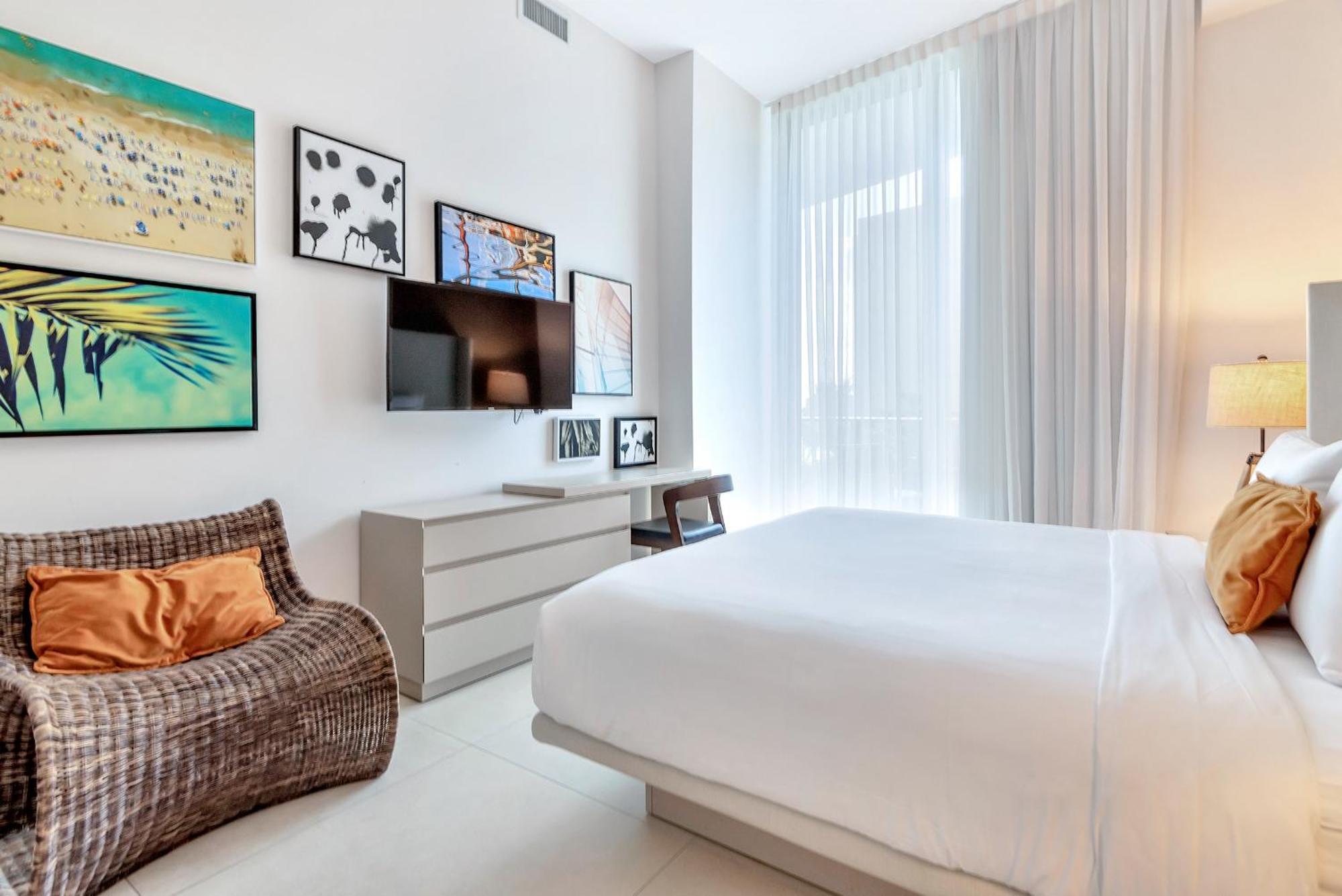 Apartment 203-1br/1ba At The Gem! Lux Amenities! Hollywood