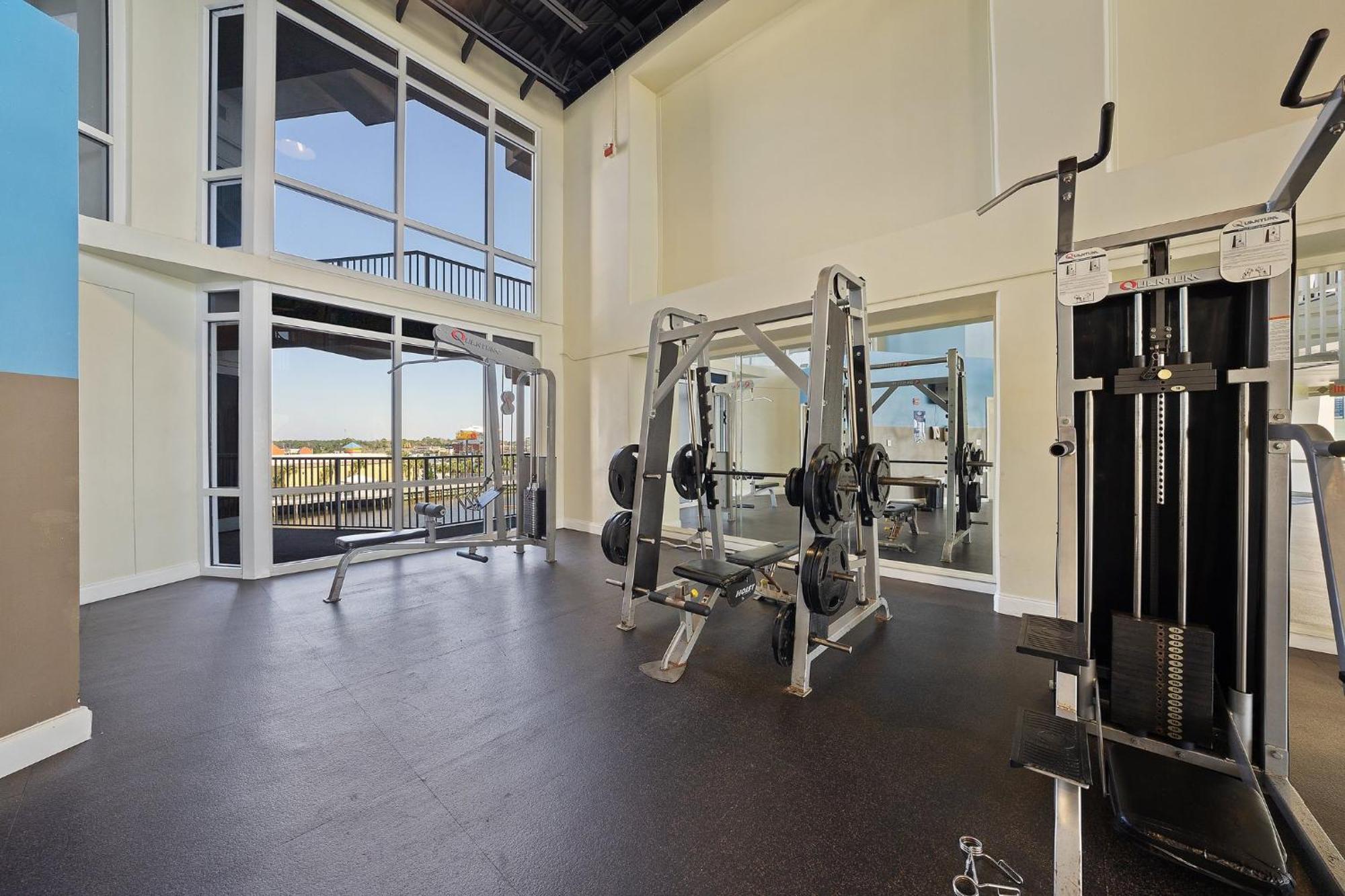 Apartment Laketown Wharf 0924