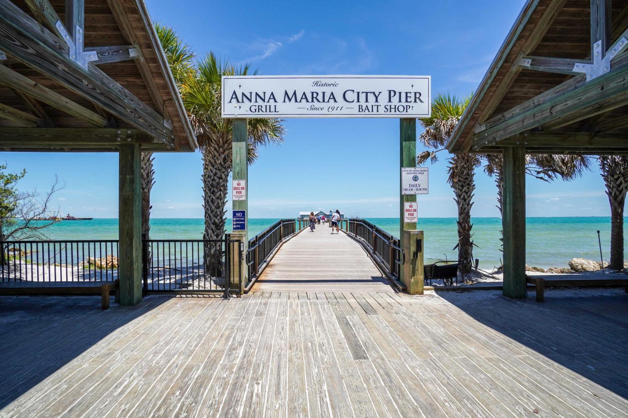 Surfer's Dream, 4 King Beds, 4 Trundle Beds, 6 Full Baths, Pet-friendly With A Rooftop Deck! *