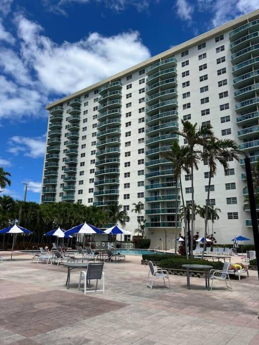 Sunny Isles Spacious Apartment *