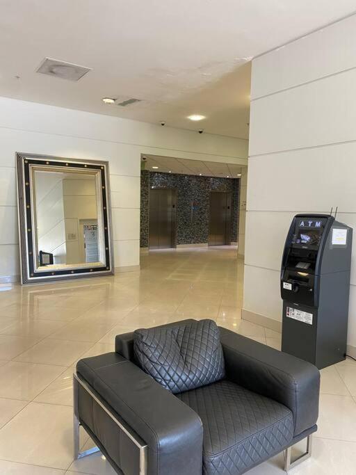 Apartment Sunny Isles Spacious