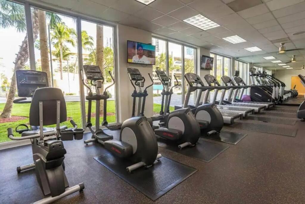 Apartment Sunny Isles Spacious