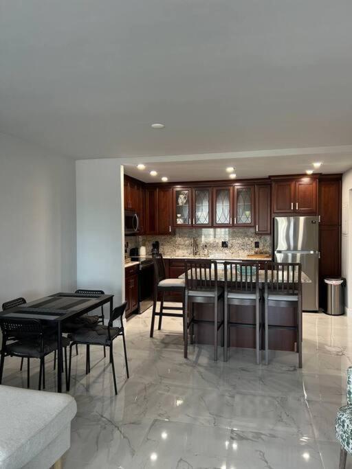 Sunny Isles Spacious * Sunny Isles Beach
