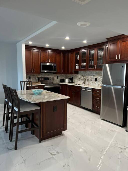 Sunny Isles Spacious Apartment