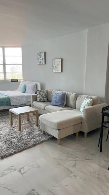 Sunny Isles Spacious Apartment *