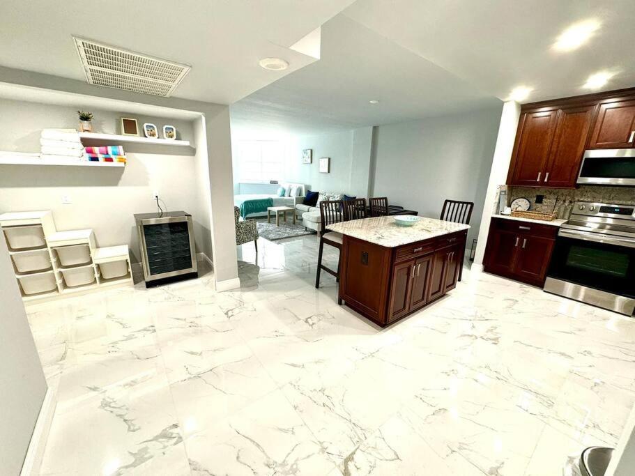 Sunny Isles Spacious *