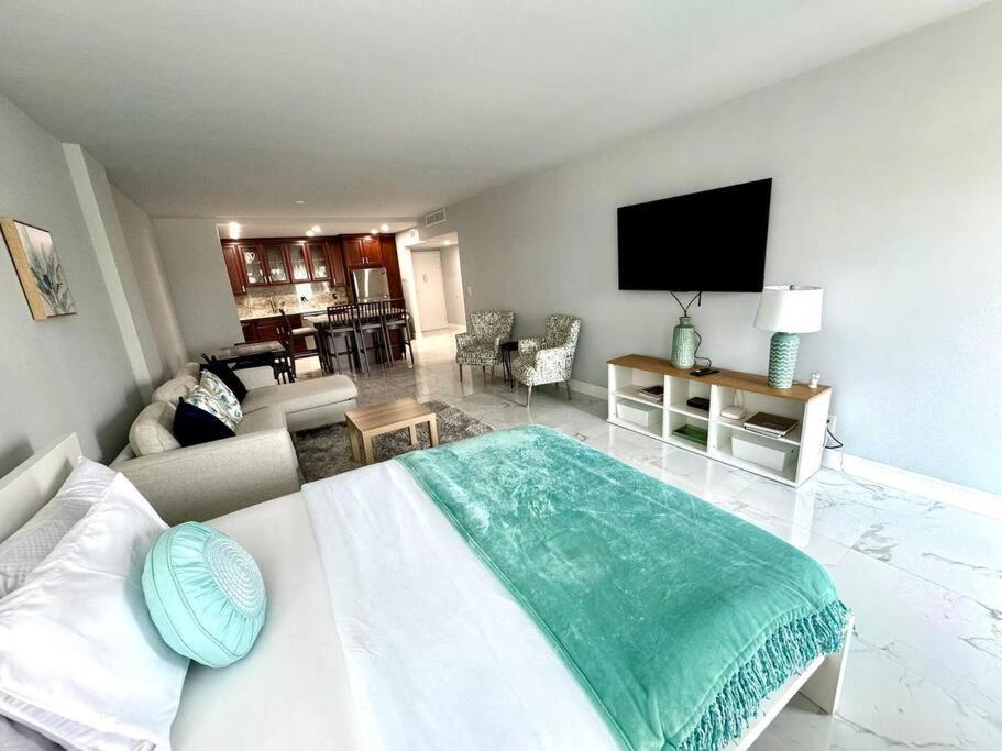 Sunny Isles Spacious Sunny Isles Beach
