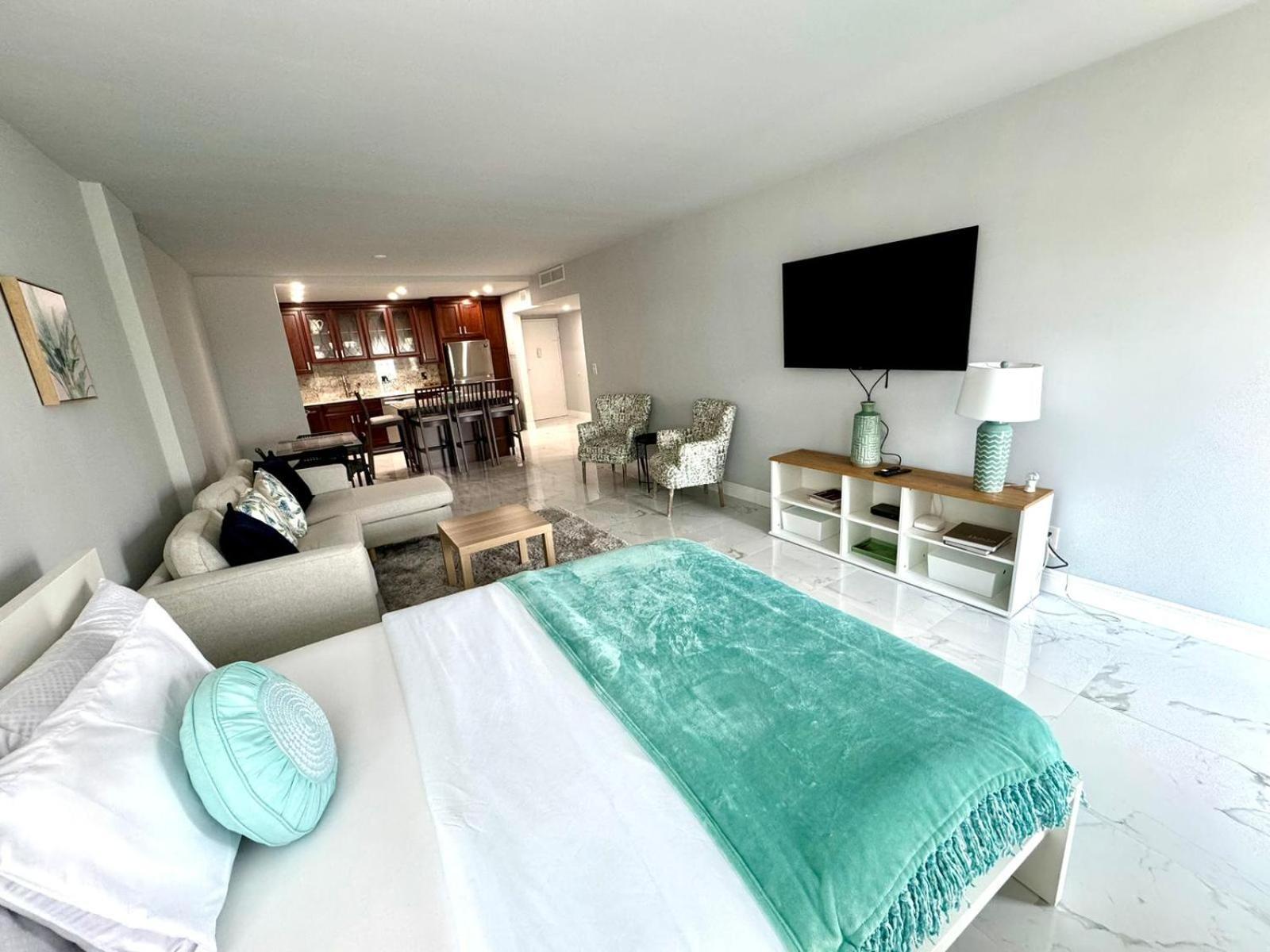 Sunny Isles Spacious * Sunny Isles Beach