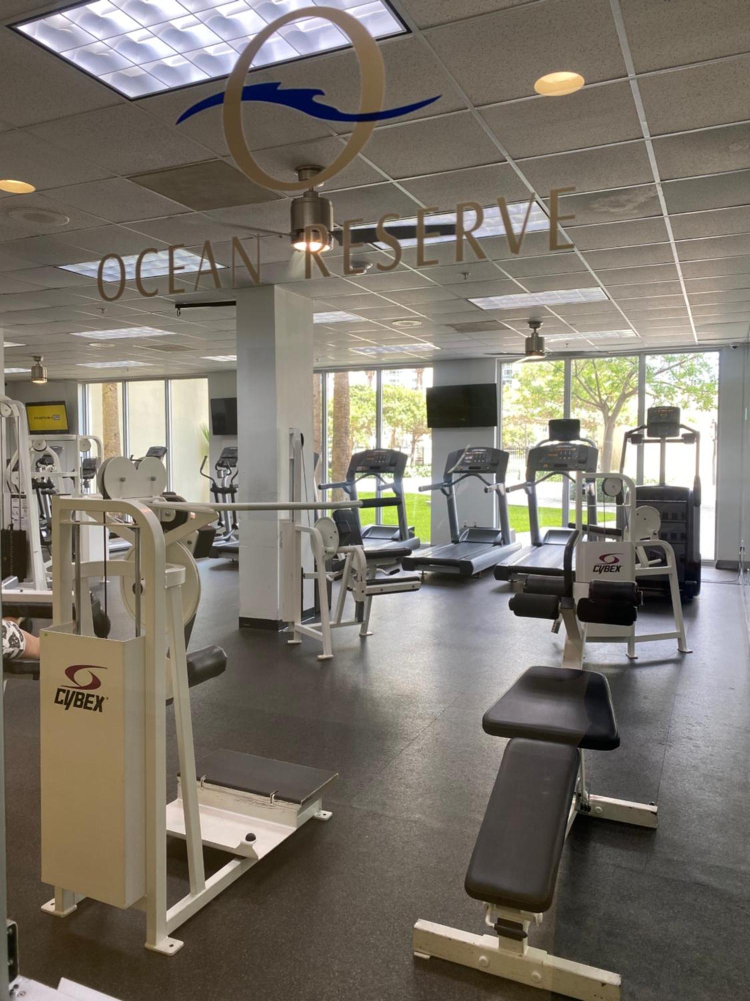 Sunny Isles Spacious Apartment *