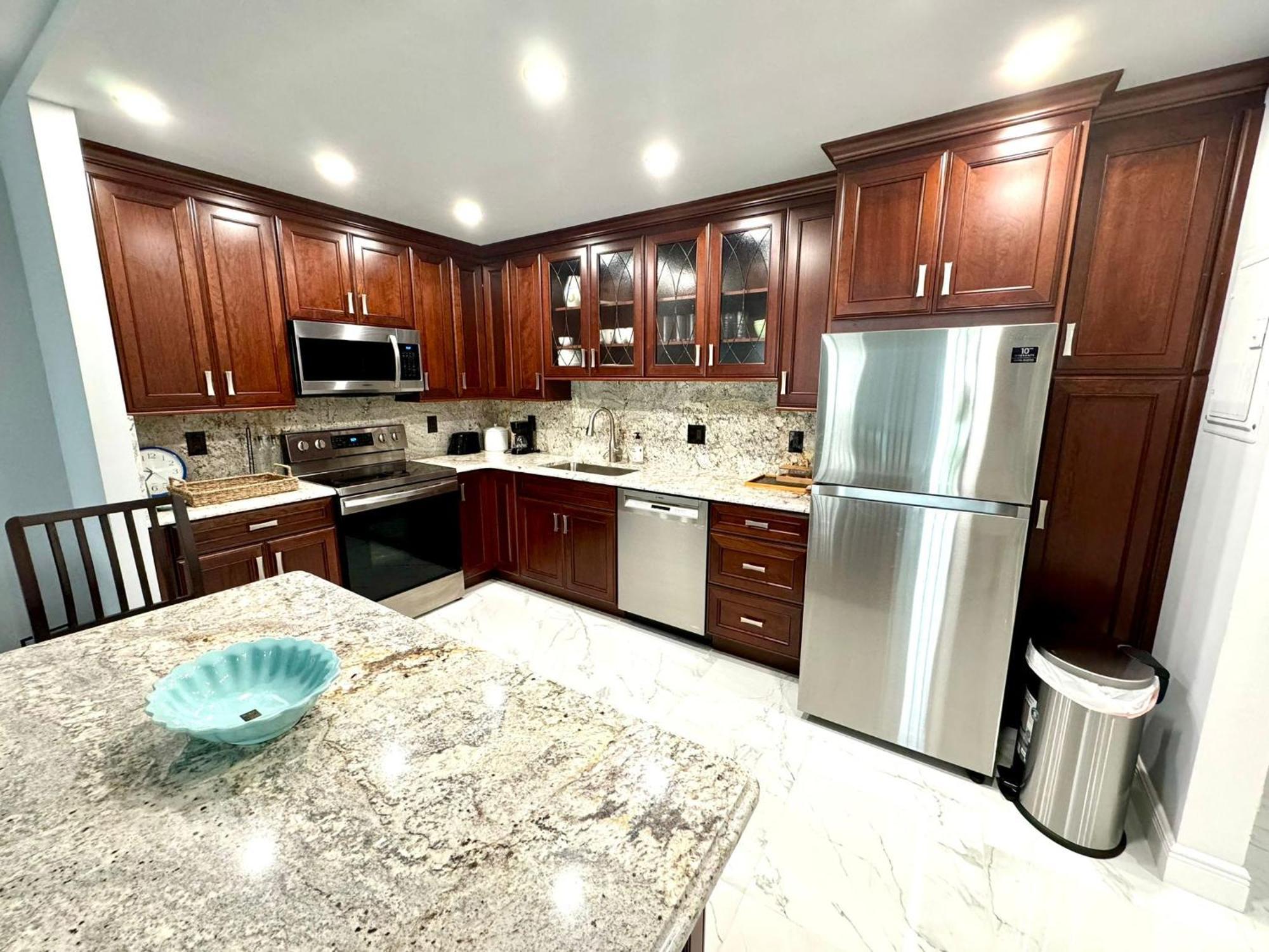 Sunny Isles Spacious Apartment *