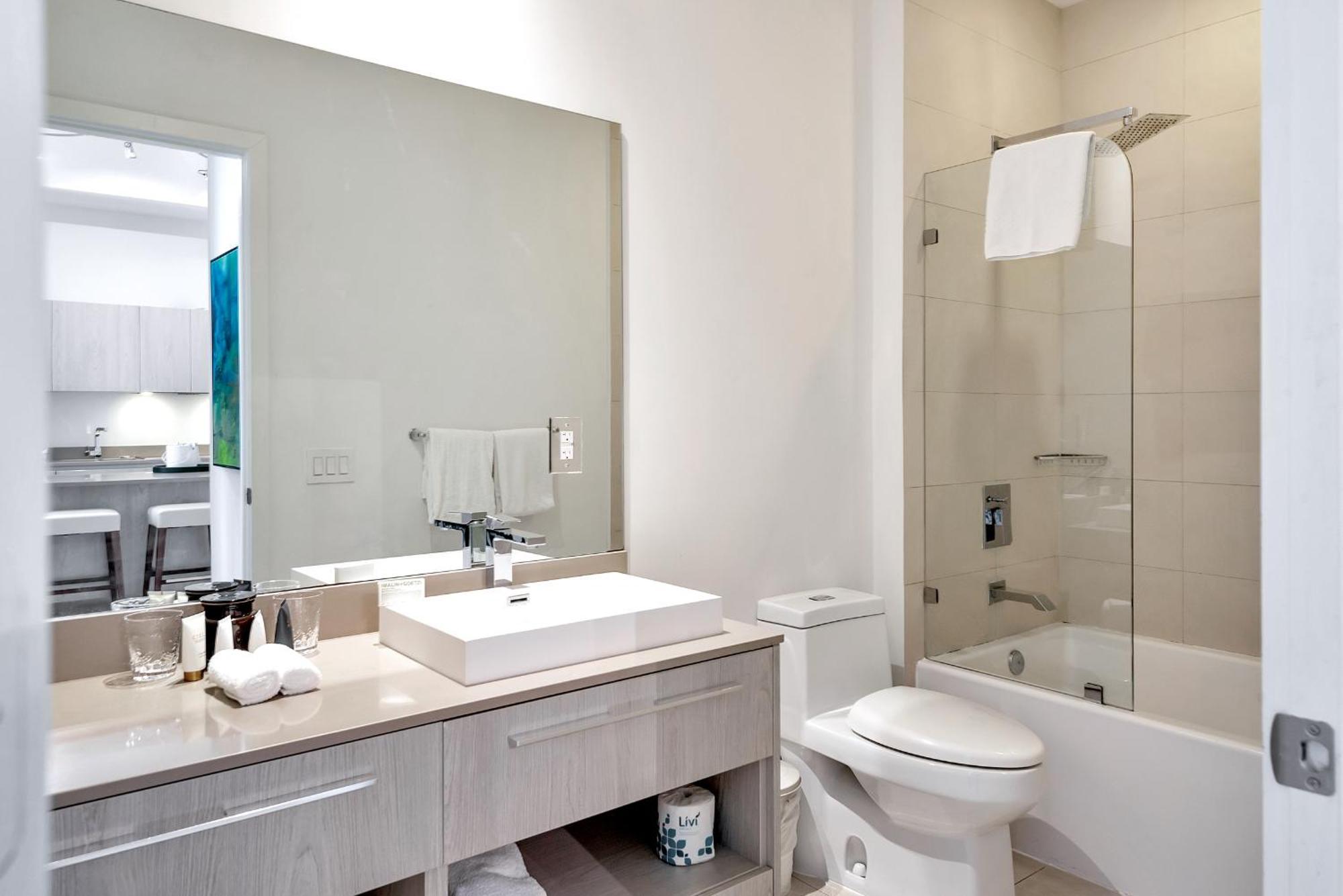 Apartment 203-1br/1ba At The Gem! Lux Amenities! *