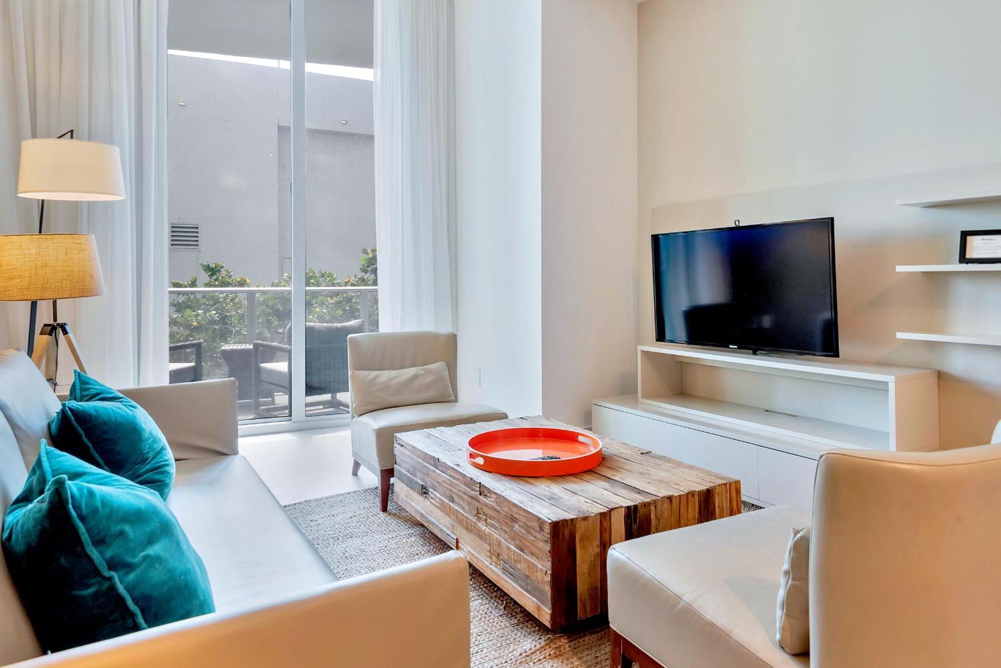 Apartment 203-1br/1ba At The Gem! Lux Amenities! Hollywood