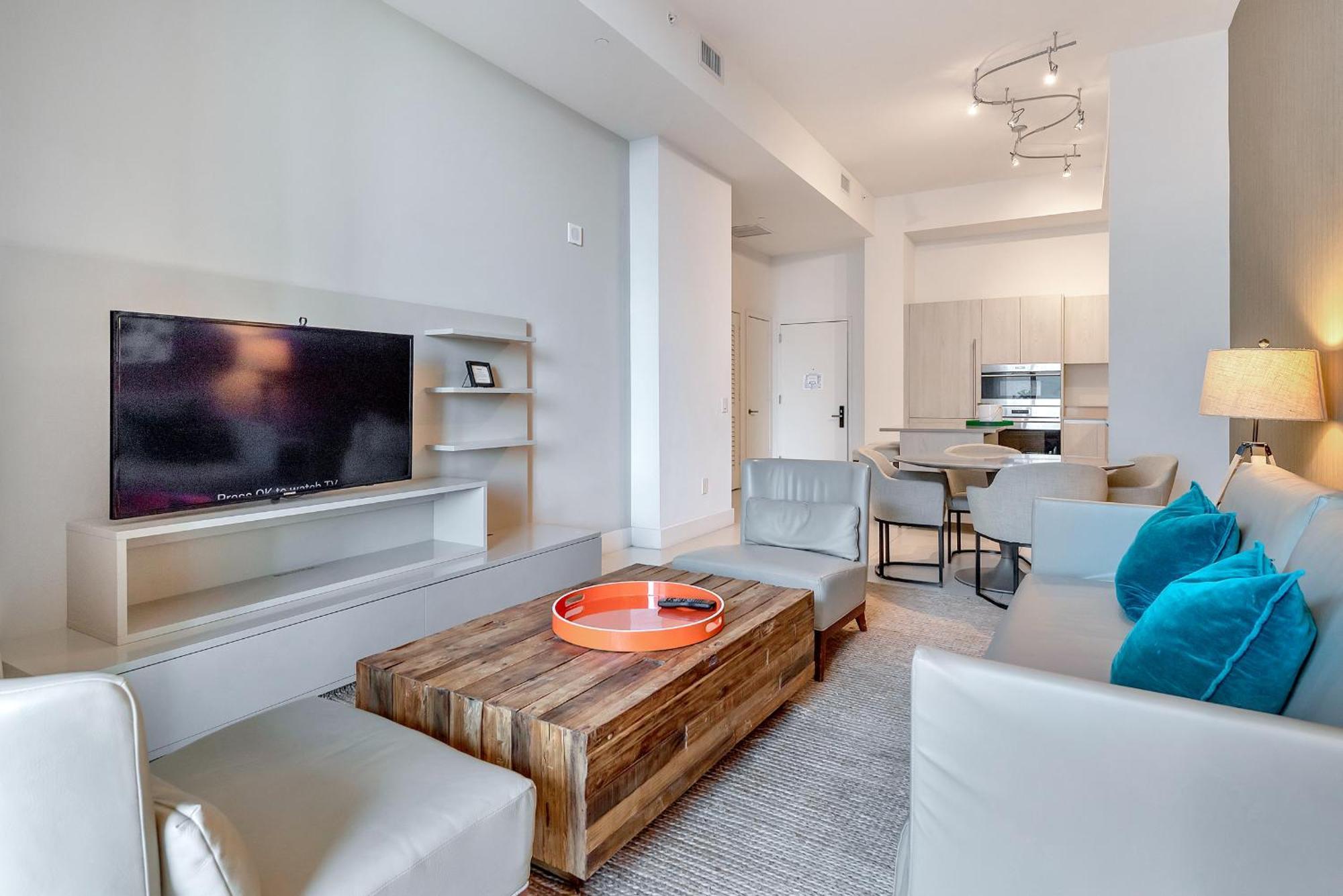 203-1br/1ba At The Gem! Lux Amenities! Hollywood