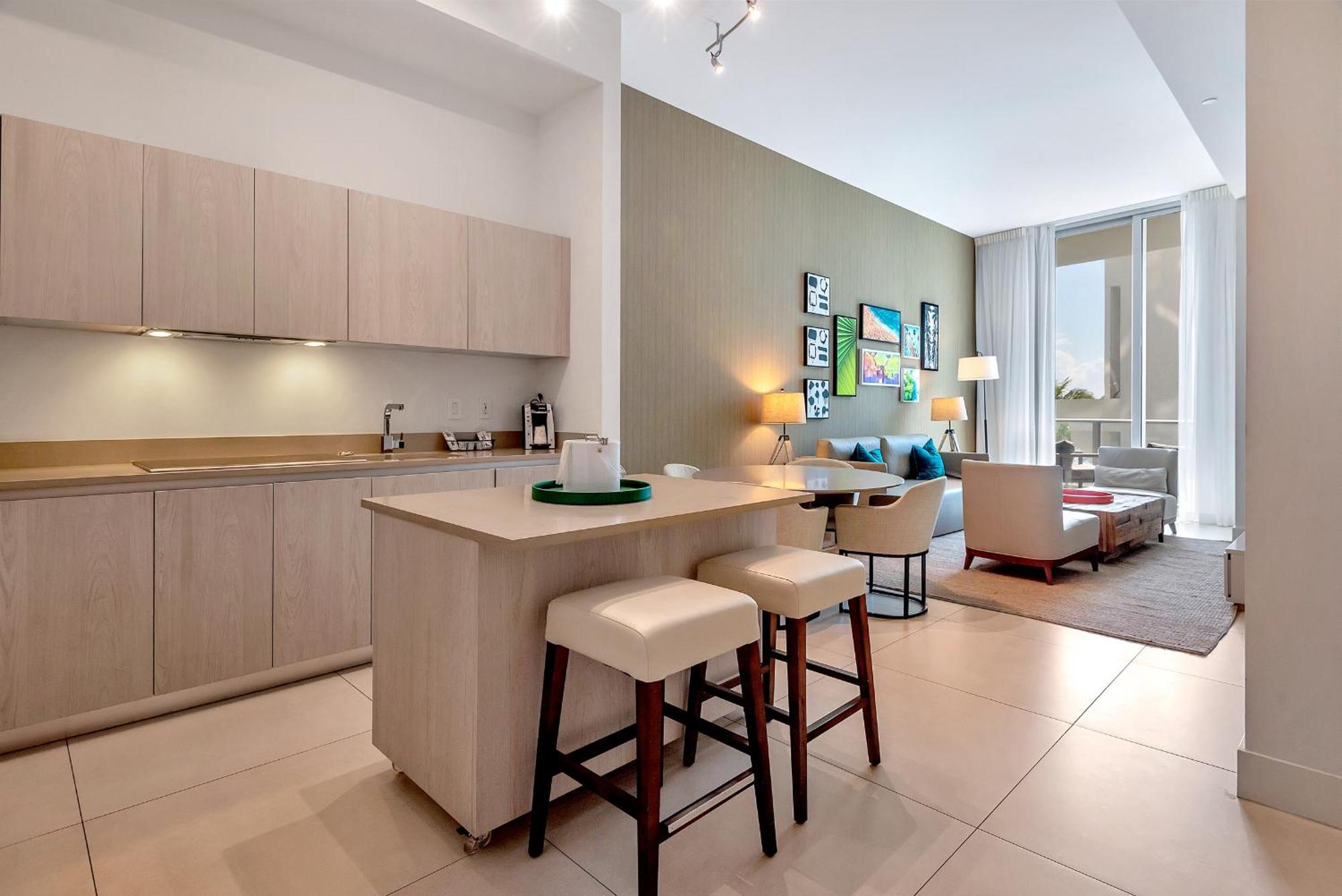 203-1br/1ba At The Gem! Lux Amenities!