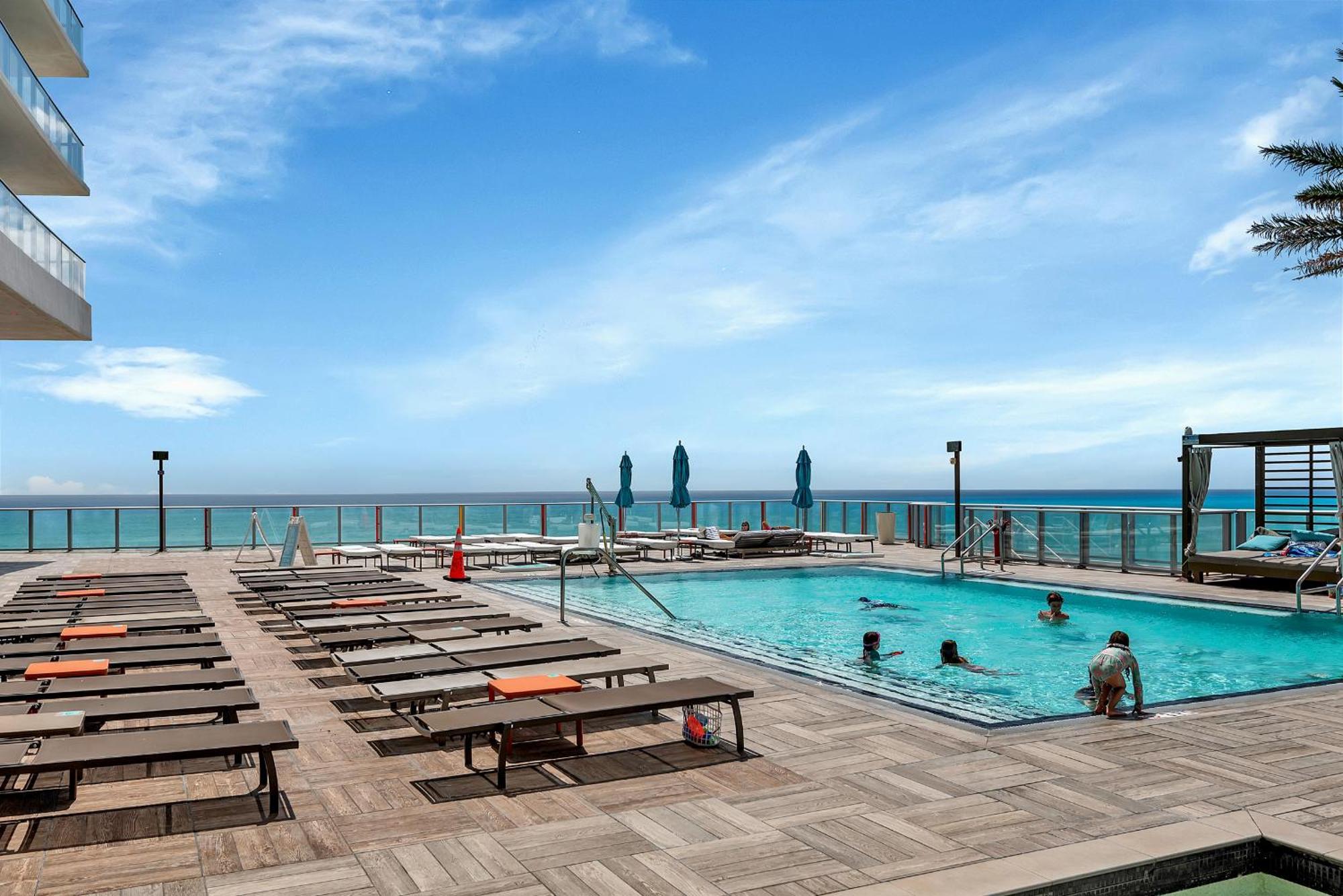 Apartment 203-1br/1ba At The Gem! Lux Amenities! Hollywood