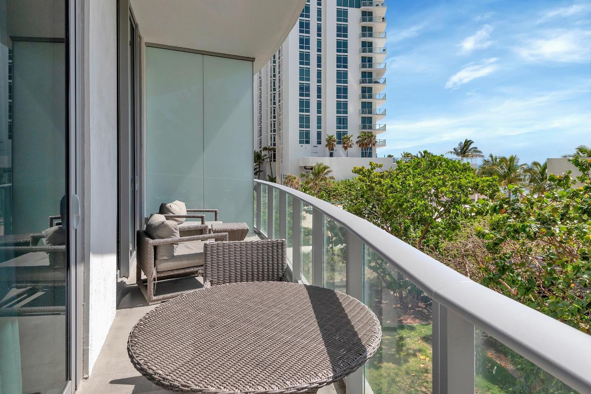 203-1br/1ba At The Gem! Lux Amenities! *