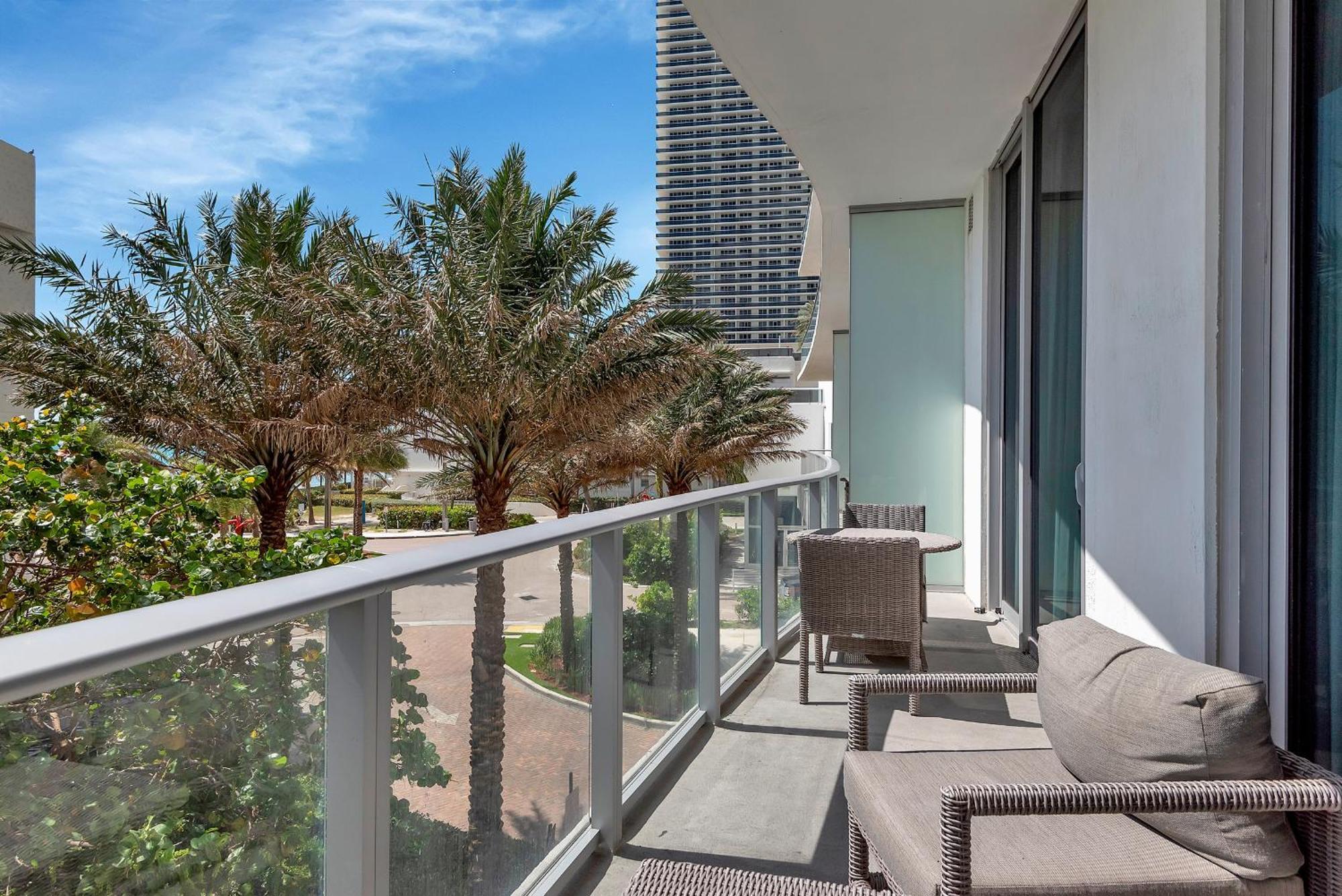 Apartment 203-1br/1ba At The Gem! Lux Amenities! Hollywood
