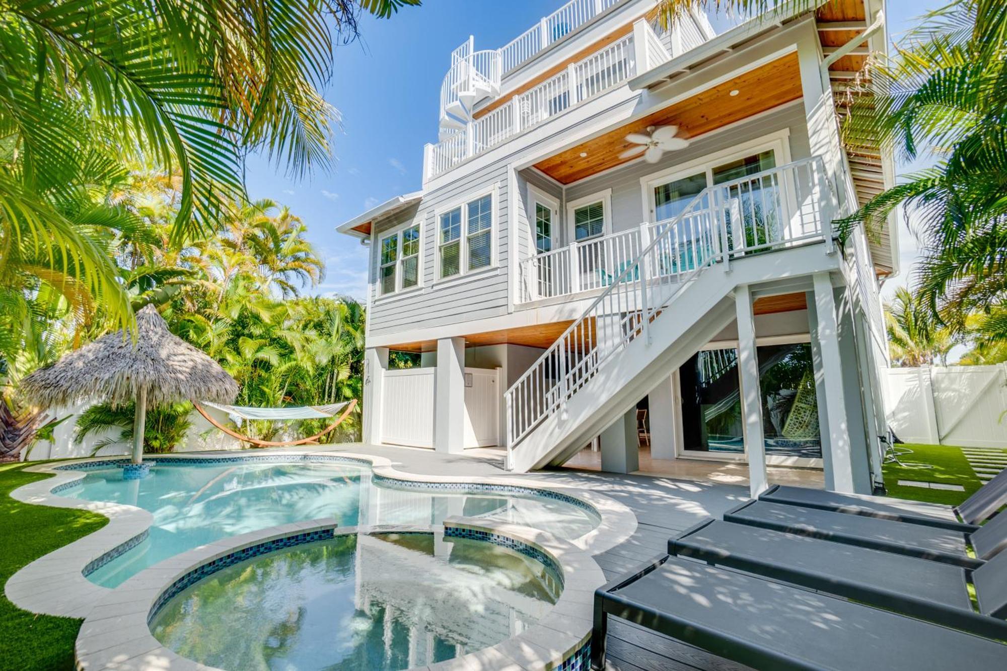 Surfer's Dream, 4 King Beds, 4 Trundle Beds, 6 Full Baths, Pet-friendly With A Rooftop Deck! Holiday home *