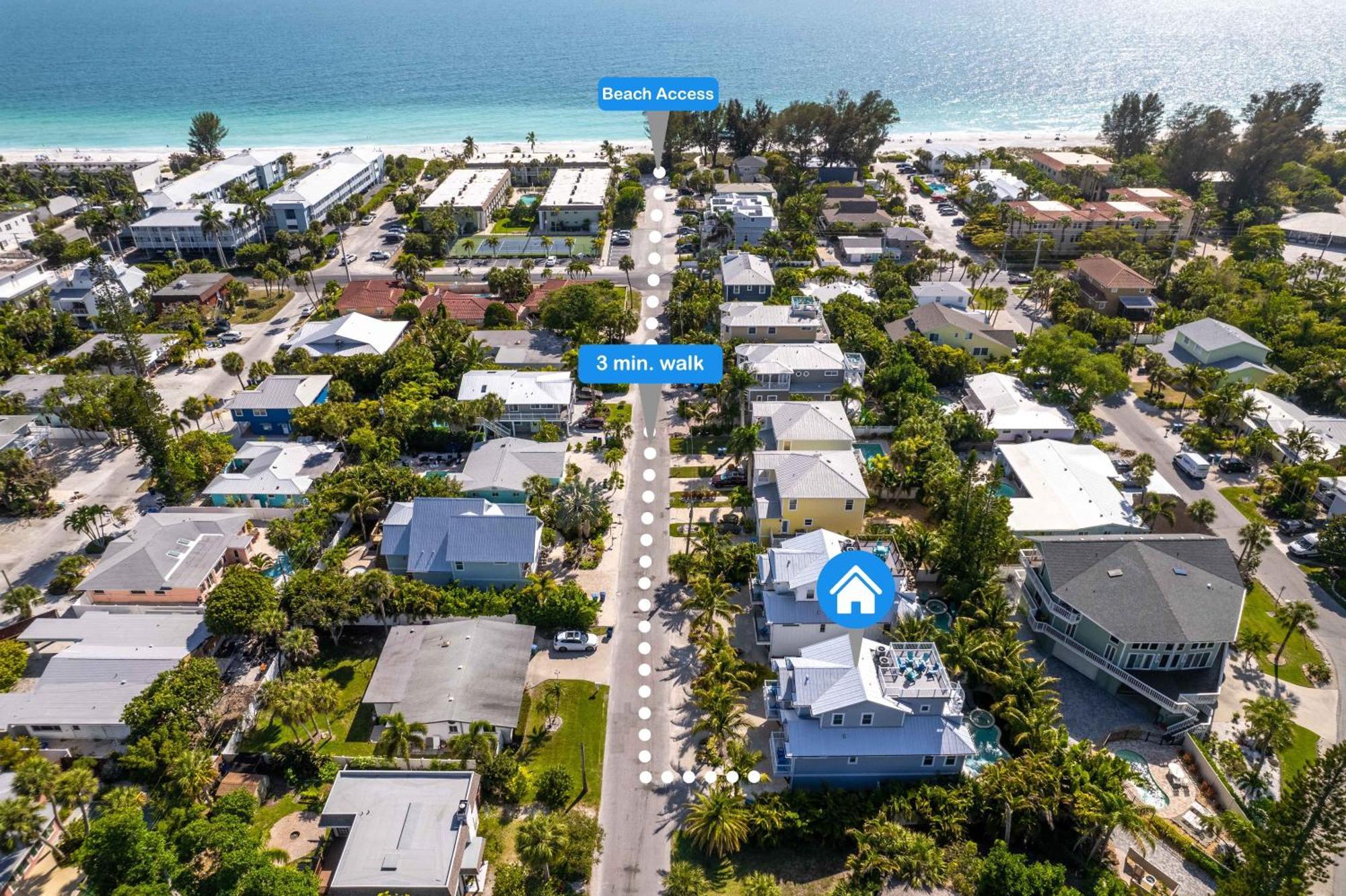 Holiday home Surfer's Dream, 4 King Beds, 4 Trundle Beds, 6 Full Baths, Pet-friendly With A Rooftop Deck! *