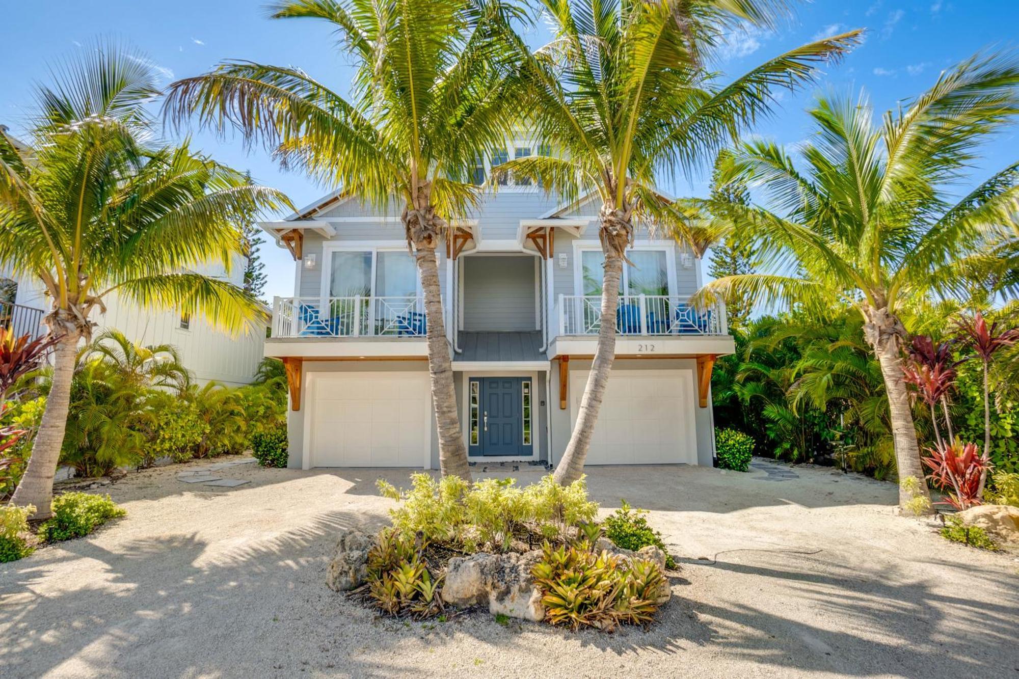 Surfer's Dream, 4 King Beds, 4 Trundle Beds, 6 Full Baths, Pet-friendly With A Rooftop Deck!