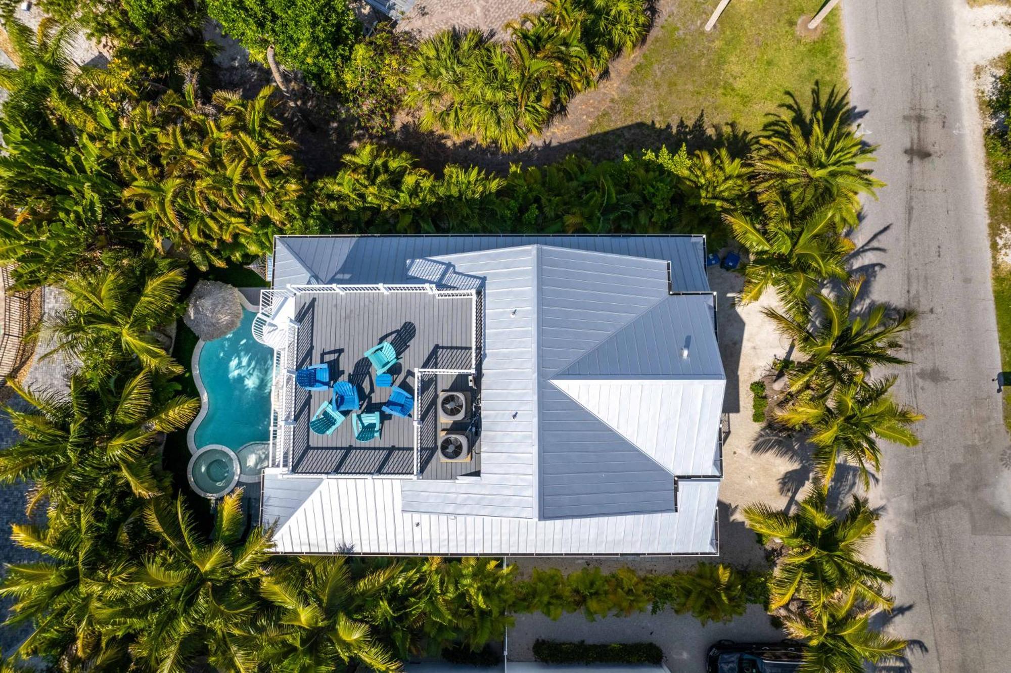 Holiday home Surfer's Dream, 4 King Beds, 4 Trundle Beds, 6 Full Baths, Pet-friendly With A Rooftop Deck! Holmes Beach