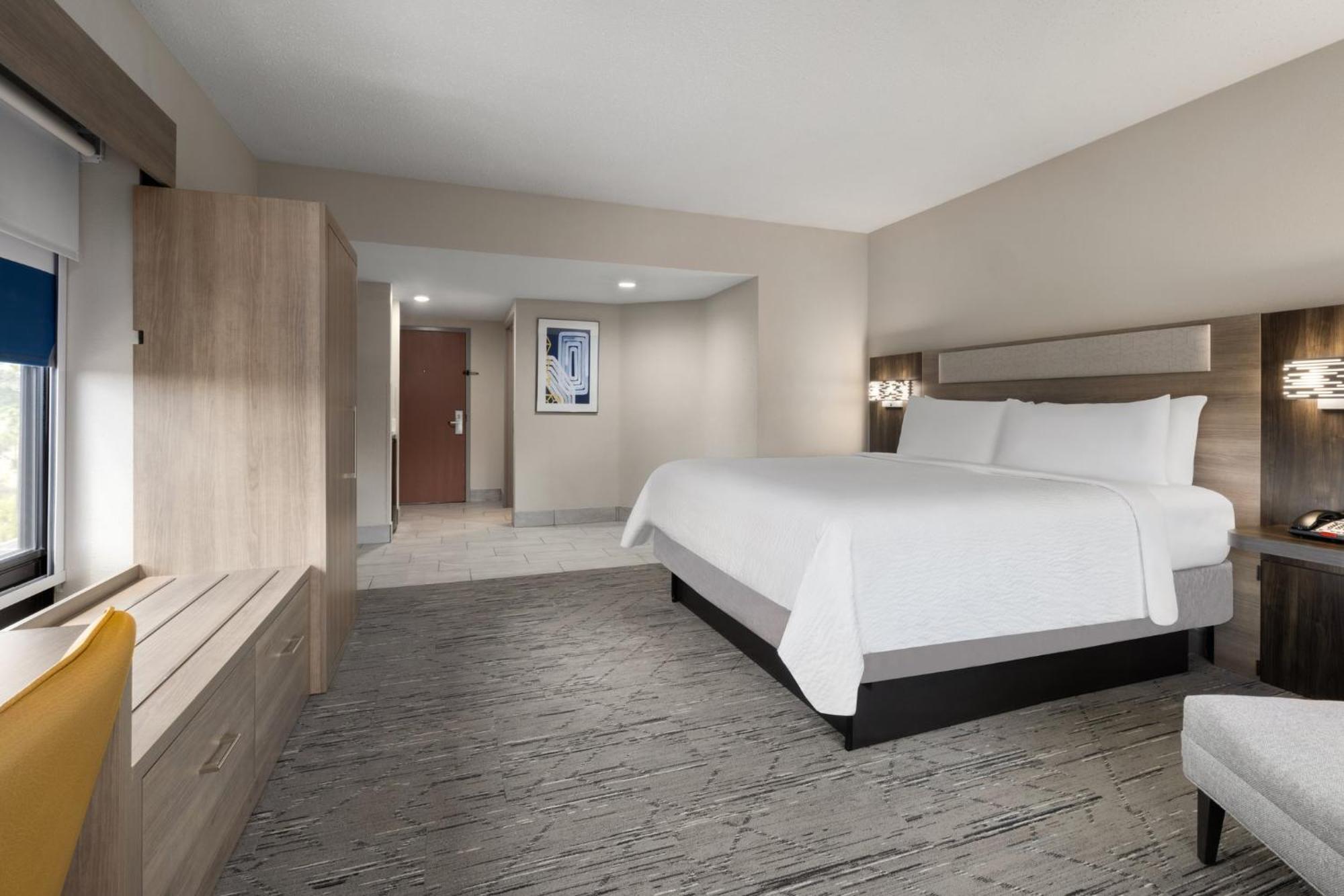 Express & By Ihg 2*