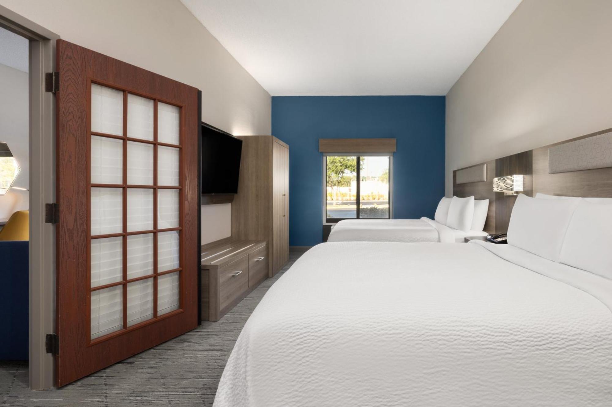 Express & By Ihg Hotel 2*