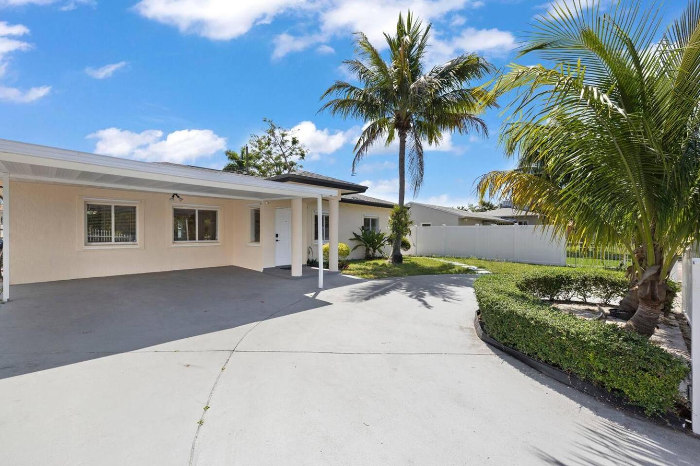 The Vibrant Retreat - With Private Patio * North Miami