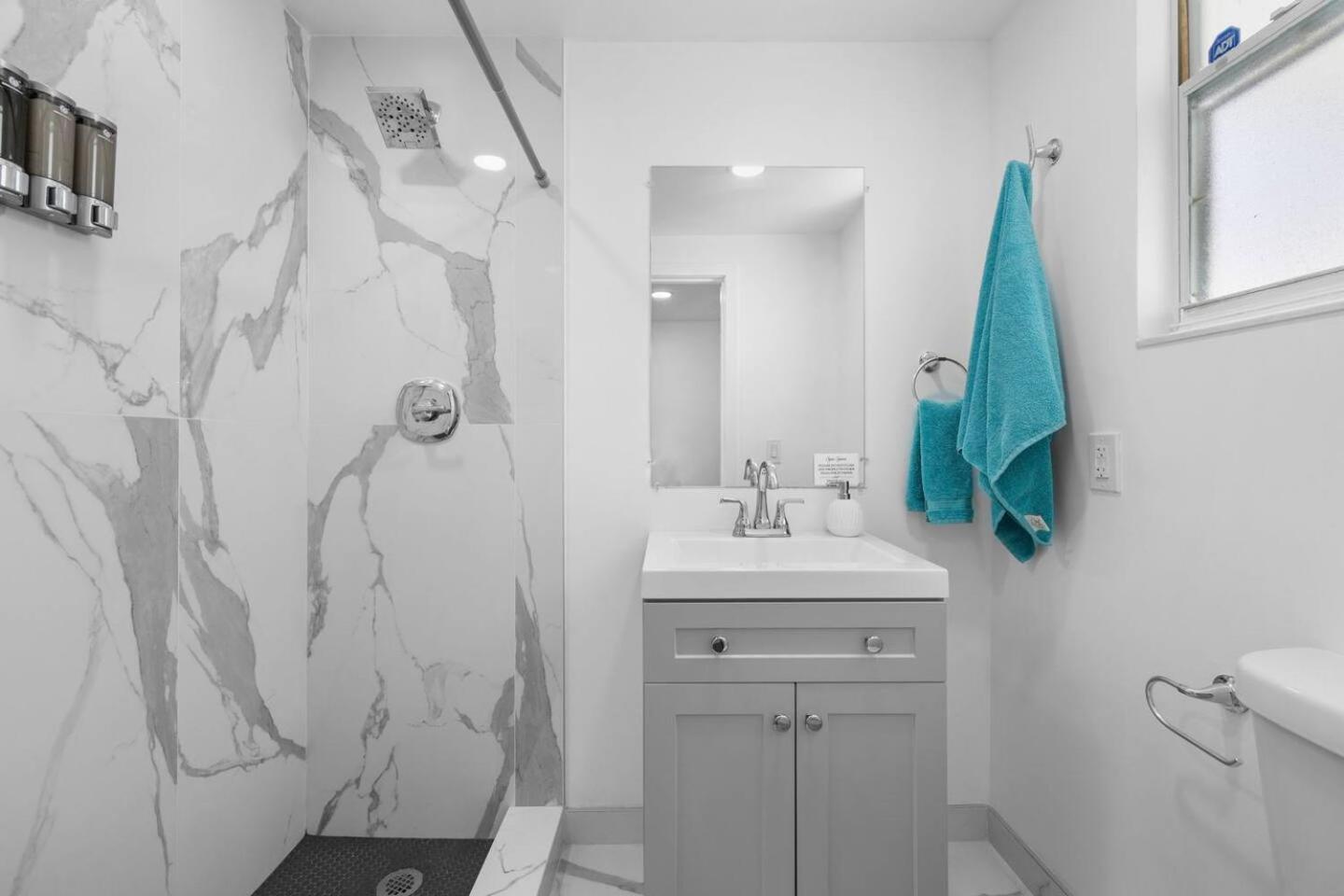 Holiday home The Vibrant Retreat - With Private Patio North Miami