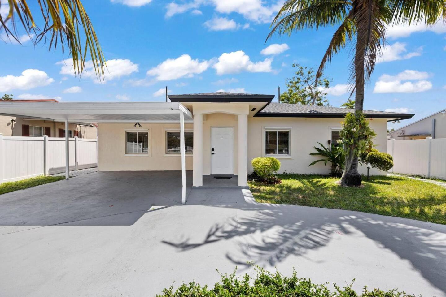 The Vibrant Retreat - With Private Patio *